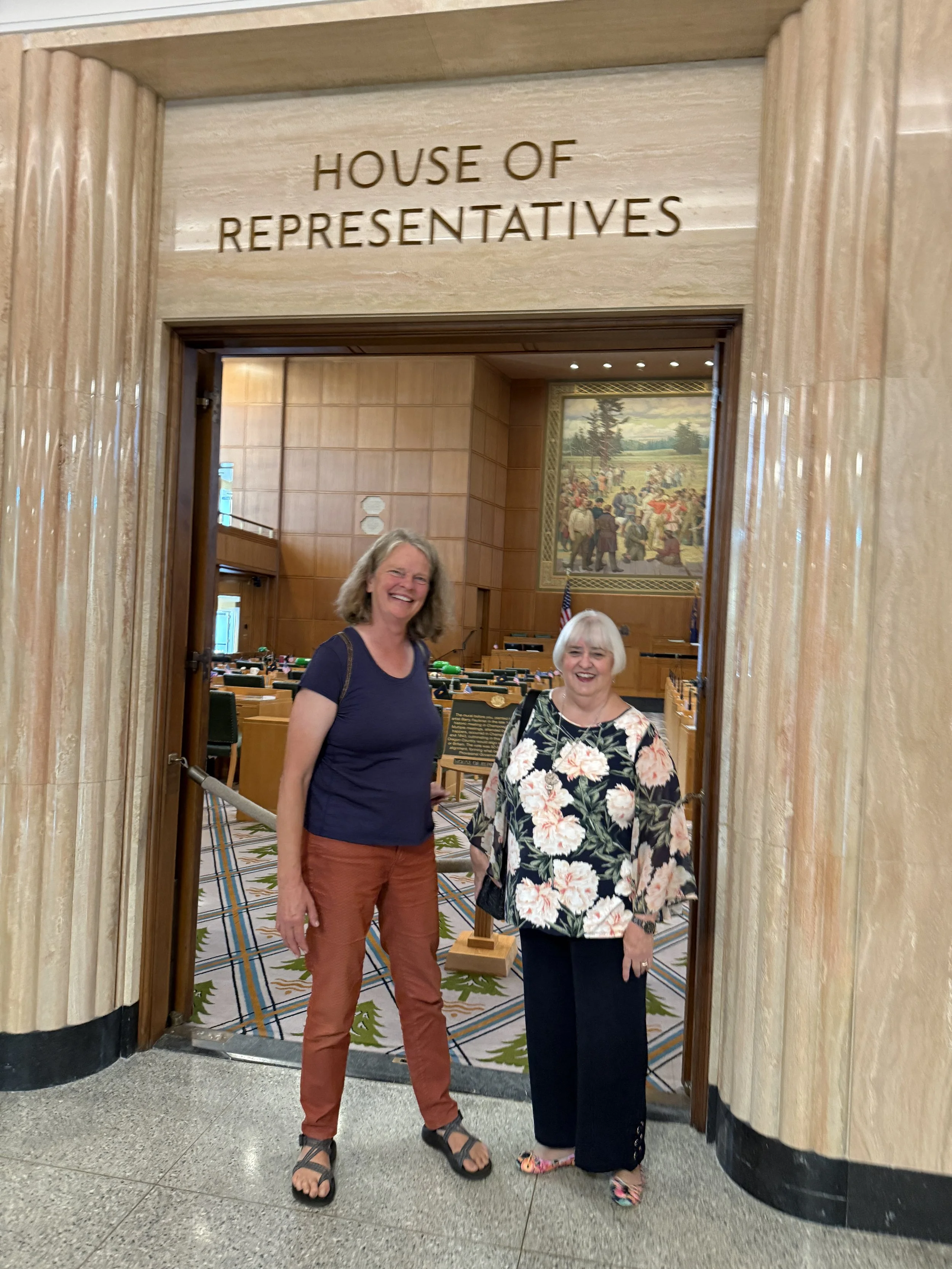 Jennifer Childress, left, and Susan Noah visit the Capitol in September to spread the potluck gospel. (Penny Rosenberg/Oregon Journalism Project)