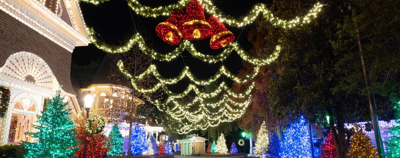 Dollywood at Christmas: Pure Holiday Magic + 2026 Season Pass Guide