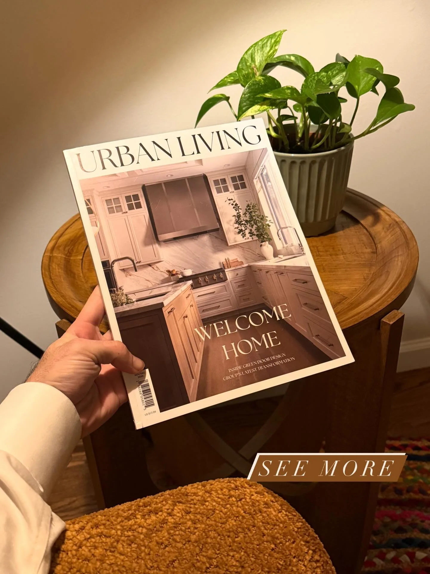 Pausing for a moment to admire this beautiful kitchen featured as the cover in the @urbanlivingmagazine 

Designed by; @greendoordesigngroup 
Photographer; @shmilytreger