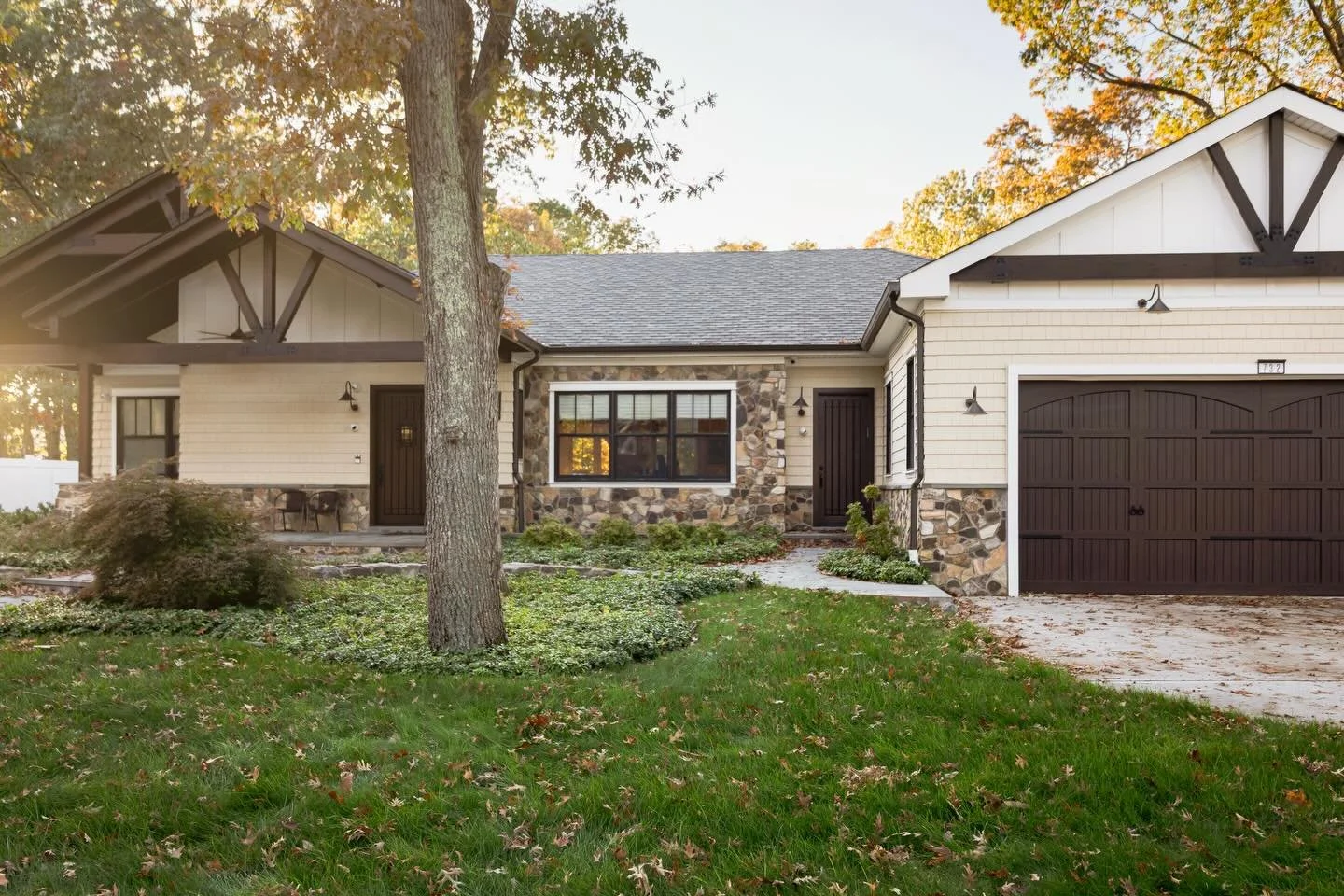 Not every day I&rsquo;m driving out for a shoot and asking myself&hellip; am I still in Lakewood? 😄

My client took me around to photograph his master work, hopping from spot to spot&hellip;
and then he brings me to this house.

For a second I&rsquo