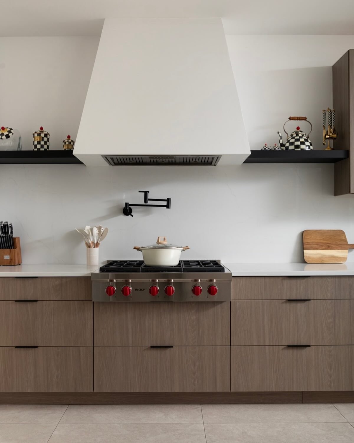 Beautiful kitchen project photographed for @nelson_herman_cabinetry 

This is one of many kitchens I&rsquo;ve had the opportunity to capture for them. and every project brings its own level of craftsmanship and detail.

Nelson &amp; Herman is a cabin