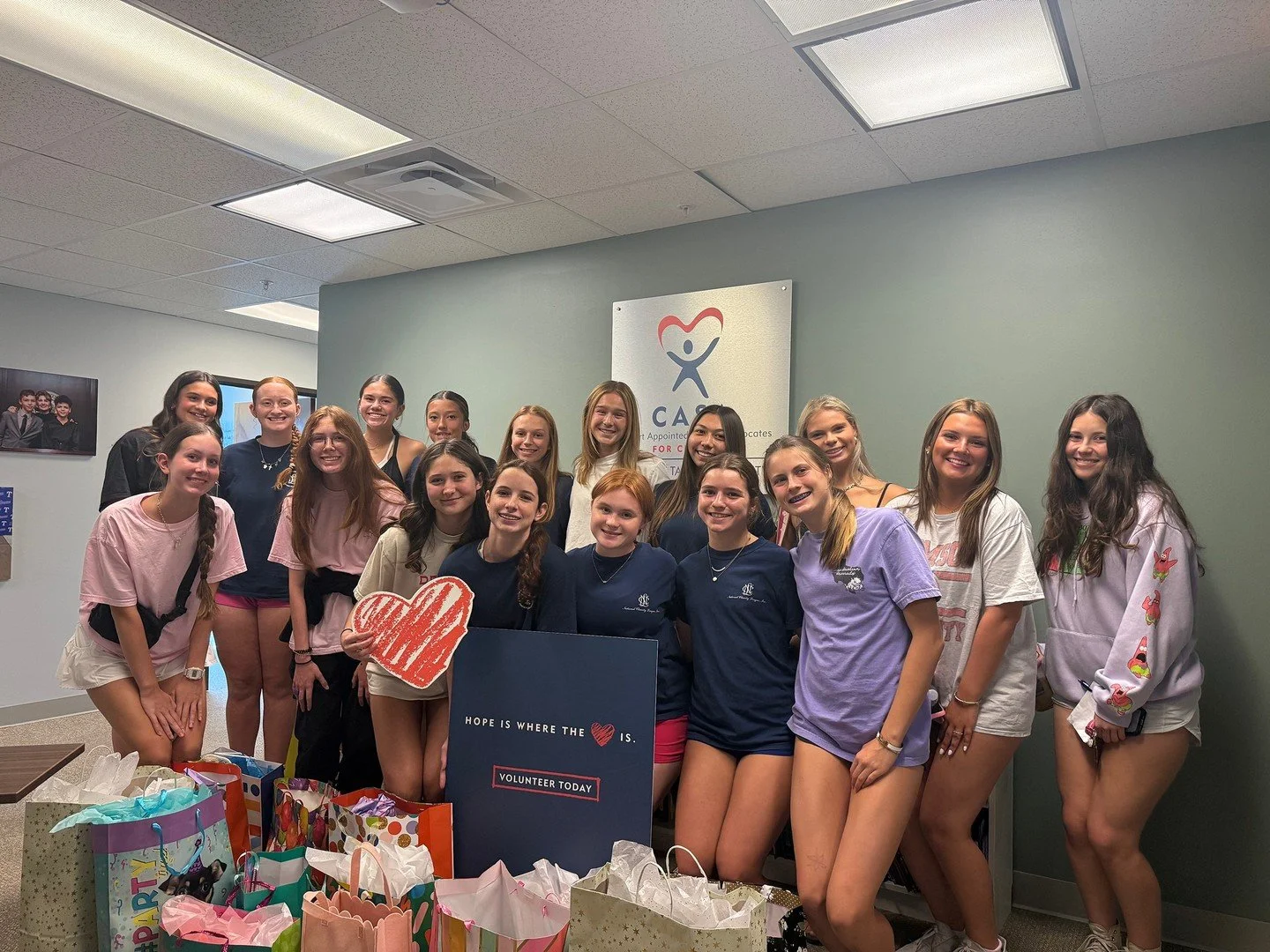 Thank you to the Mother Daughter Service Organization National Charity League Chisholm Trail Chapter supporting our reunified families with wonderful gift bags! The group had insightful and intriguing questions during the presentation on what CASA vo