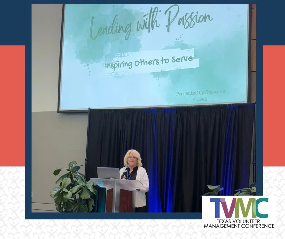 Suzy Yowell, especialista en participación comunitaria, pronunció recientemente una inspiradora y sentida sesión titulada "Liderar con pasión" en la Conferencia de Gestión del Voluntariado de Texas. Basándose en tres décadas de experiencia trabajando con voluntarios, 