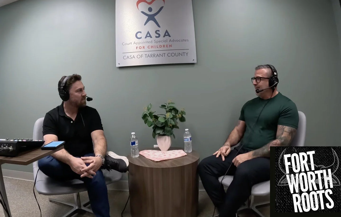 Nos emocionó mucho aparecer en el episodio n.º 444 de @fortworthroots. Ron Onyon, voluntario de CASA, compartió su historia como defensor voluntario y habló sobre nuestra décima edición anual del Pull For Kids Clay Shoot. Gracias, Fort Worth Roots, por ser patrocinador mediático del Clay Shoot.