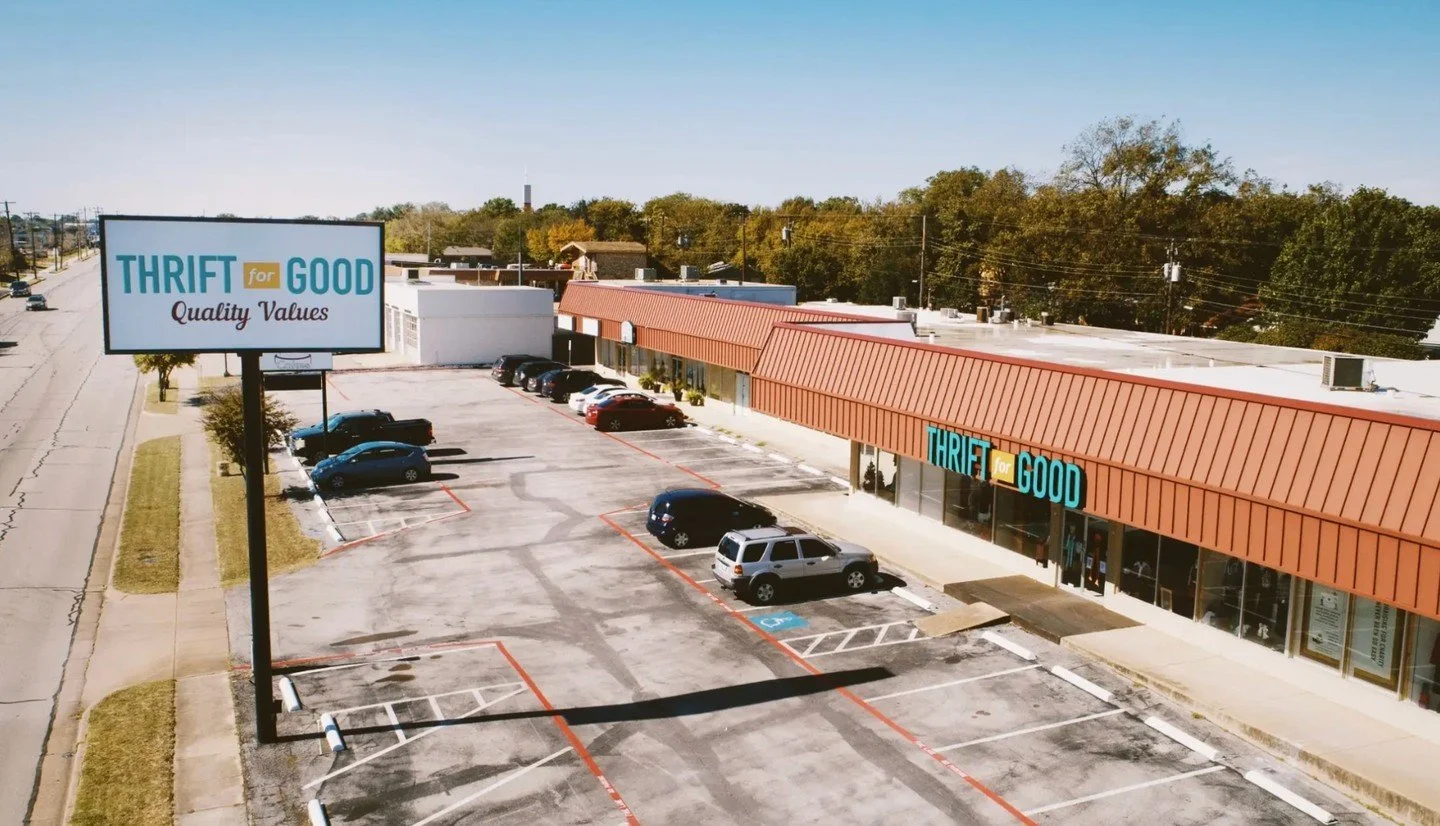 Compra artículos de segunda mano. Contribuye. Marca la diferencia. 💙

¡Nos encanta que nuestros socios comunitarios sean protagonistas! Gracias a @D_Magazine por destacar a @Thrift4GoodHurst y su misión de convertir las compras cotidianas en un impacto significativo para la comunidad.

¿Te