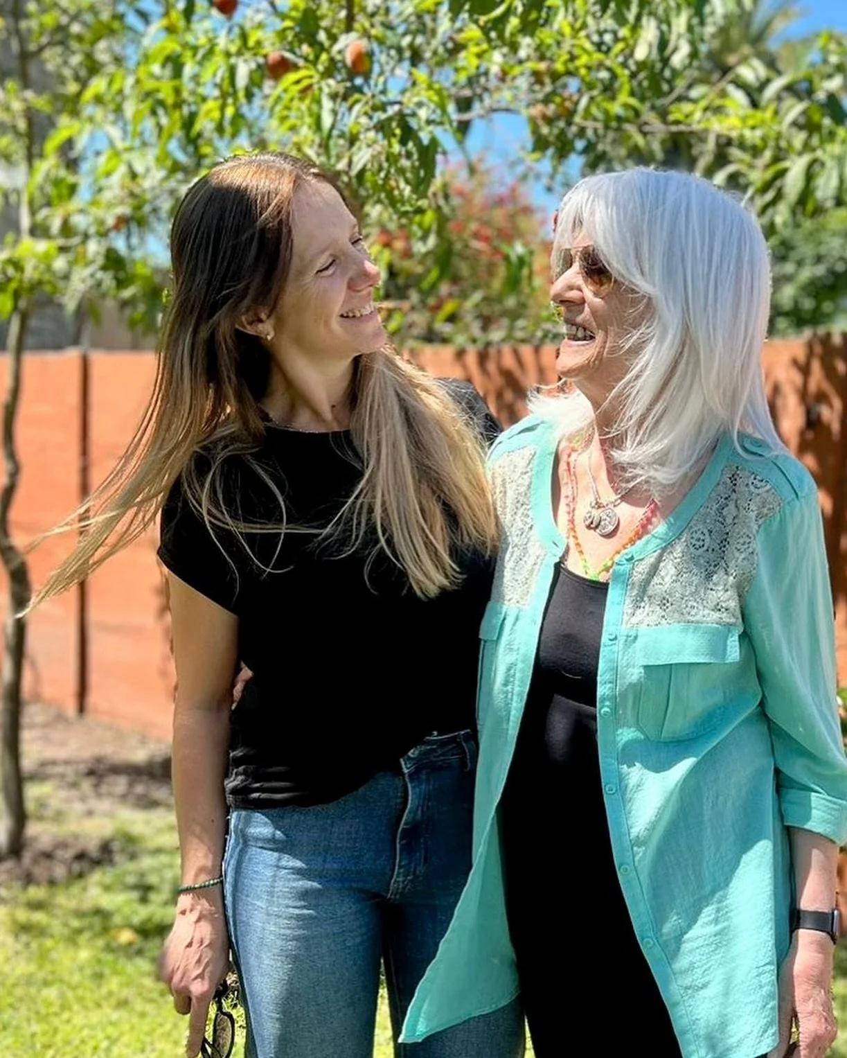 &iexcl;Feliz d&iacute;a ma! 
Te adoro y quiero con toda mi alma 🤍
@lui.galan

Gracias por tus risas, por tus palabras y silencios.
Gracias por tu acompa&ntilde;amiento y por tus detalles.
Me ense&ntilde;aste mucho, espero siempre estar atenta.

&iex