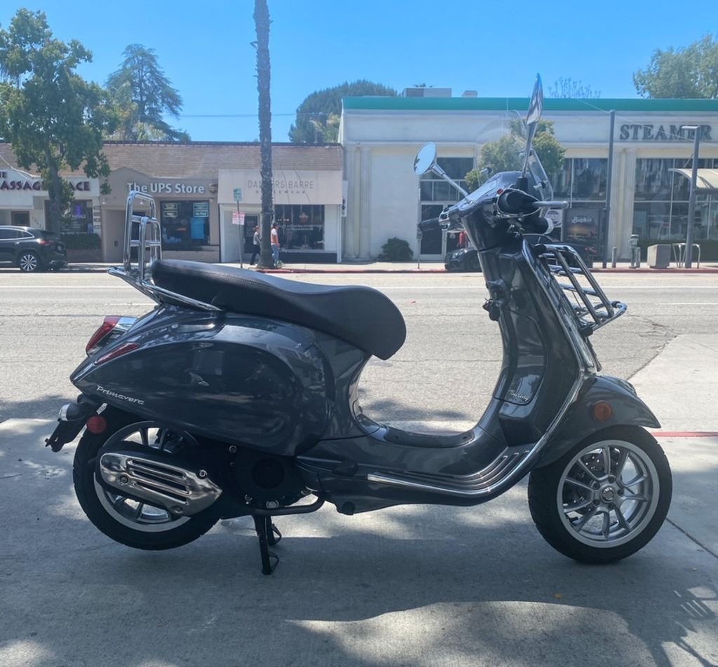 2022-vespa-primavera-150-touring-preowned.jpeg