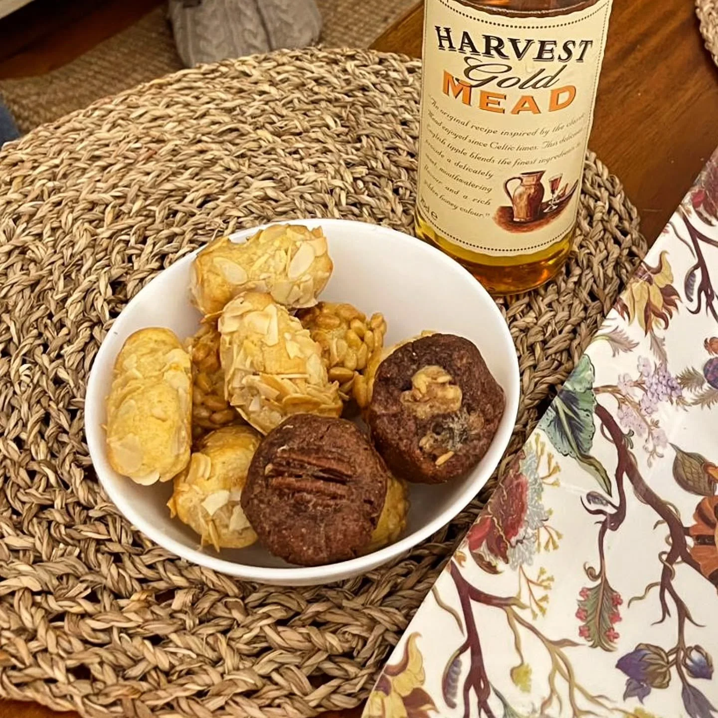 Bona Castanyada i Happy Samhain! 🌰🍂🍁🔥

Nosaltres hem estat fent panellets 🧑&zwj;🍳 i dem&agrave; serem a la Castells-nyada amb la @collacastelleraedinburgh a Glasgow! T'hi apuntes? 

#castanyada #panellets #samhain #tradicions #tradicionscatalan