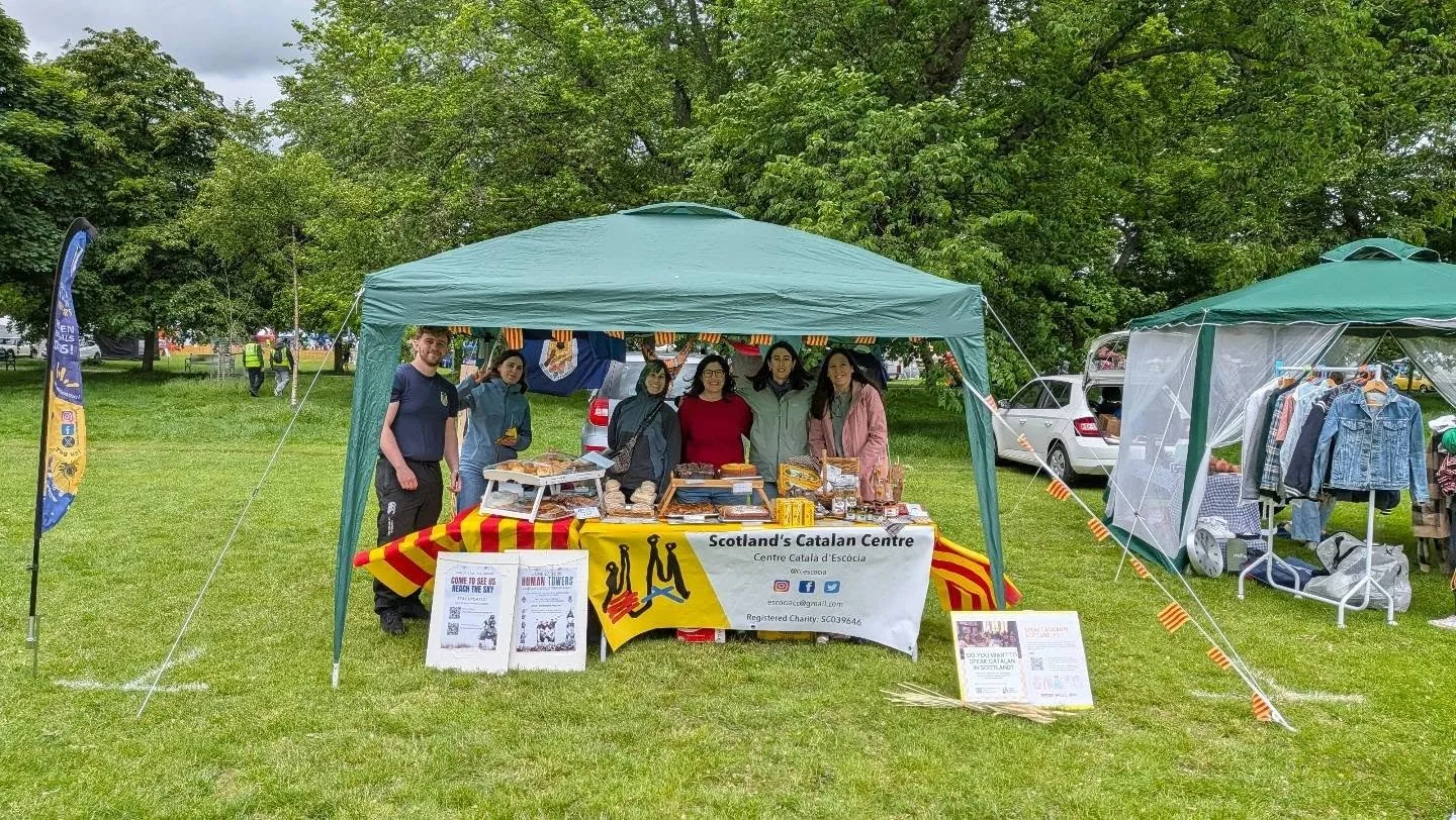 What a day at the @themeadowsfestival! A cold one but with the warmest community. Thank you very much for coming to the stall and being curious about Catalan language and culture. 

We've sold out almost all the cakes and sandwiches, so our volunteer