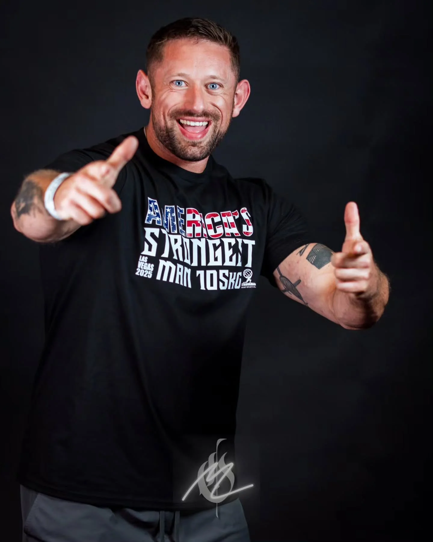 ✨️ Glamour Shots ✨️ 

Athletes headshots are wrapped and everything is set for an other electric weekend here in Vegas!

Check out our stories or click the link in our bio for the link!

@americasstrongest @americasstrongestveteran