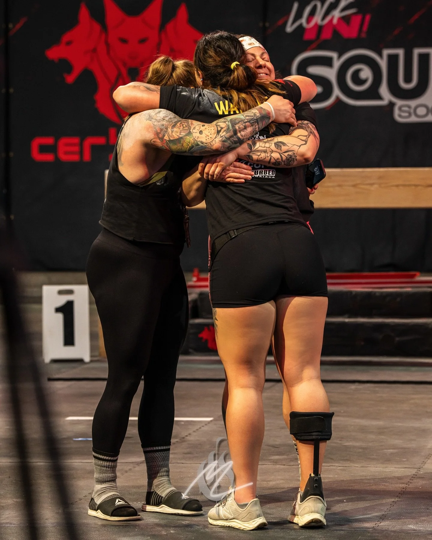 Strong(wo)man: the sport of friendship. 🤝