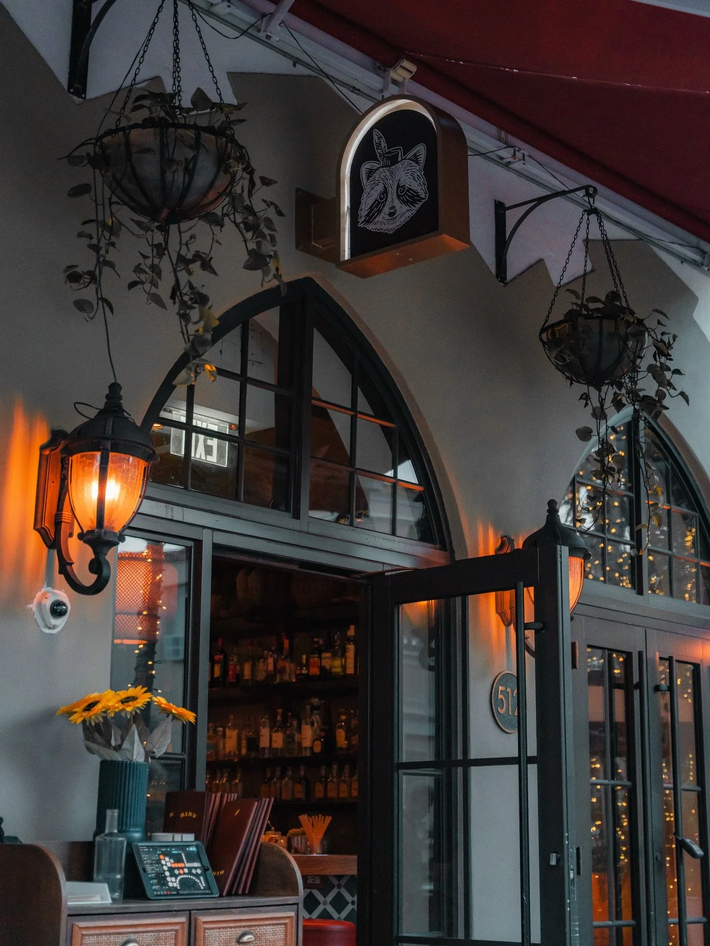 Gin tasting at the @tropezonmiami 🌺 

@realvisiontv 
@itsjustlanceb