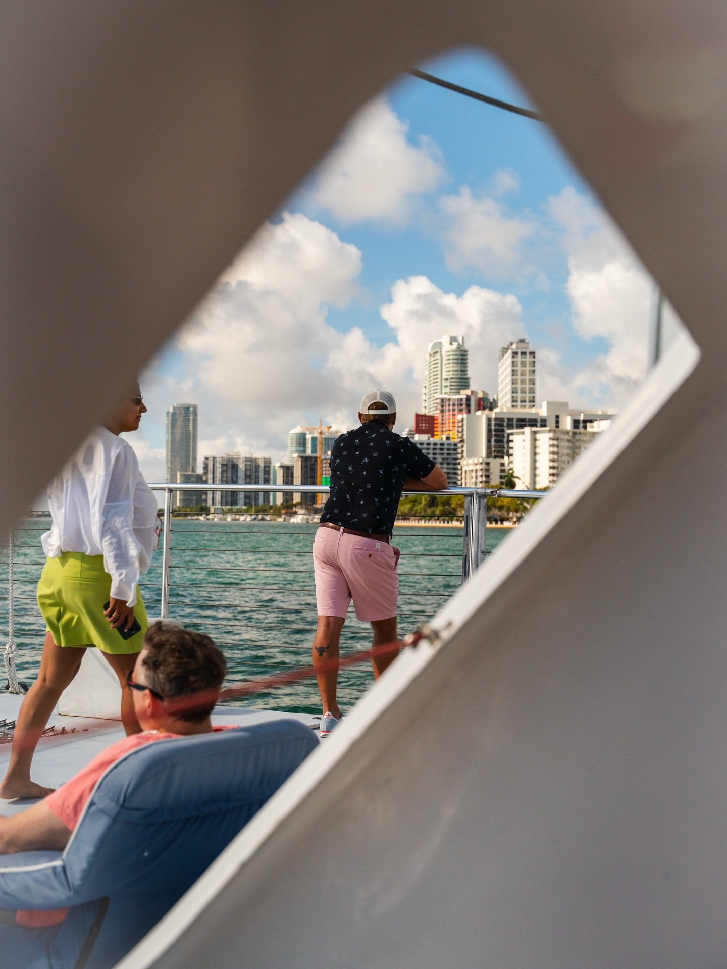 Couldn&rsquo;t have asked for a better day on the catamaran 🛥️ 🐬 

@realvisiontv 
@rektdrinks 
@itsjustlanceb 
@owens.media