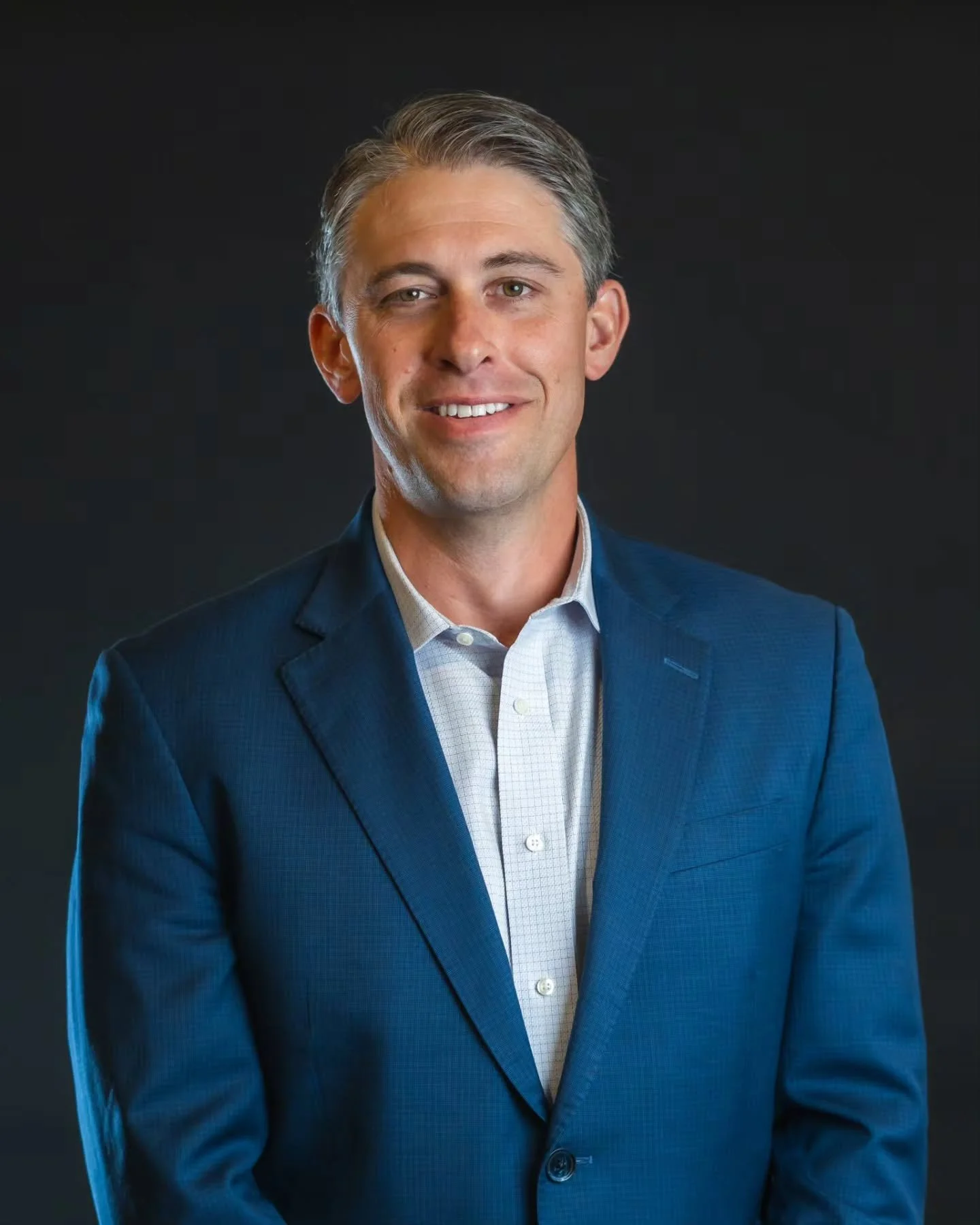 This is your sign to update your LinkedIn profile!

Contact us today to book your corporate team headshots!
Serving the greater DFW area 👌

owens.events2019@gmail.com