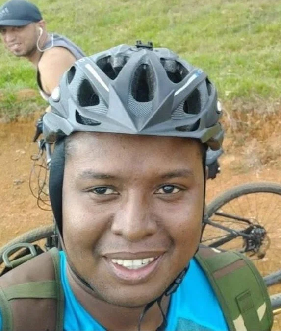 Hoy mi vida está tomando un nuevo rumbo. He aprendido a ocupar mi mente en lo positivo, a vivir con más tranquilidad y a acercarme a Dios. El estrés sigue existiendo, pero ahora lo enfrento con serenidad y gratitud.
Agradezco profundamente a Paul San