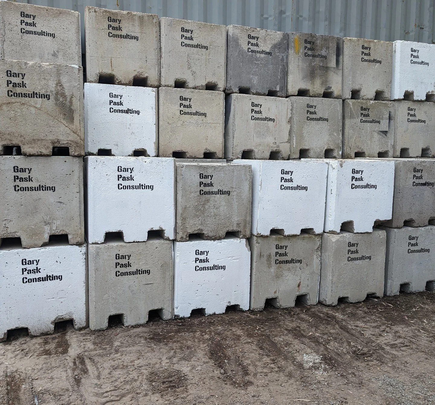 Our incredibly versatile one tonne concrete blocks are ready to roll onsite to your event! 
Are you planning a large-scale event and need durable, versatile concrete blocks? Look no further than our top-of-the-line one-tonne concrete blocks!
Co