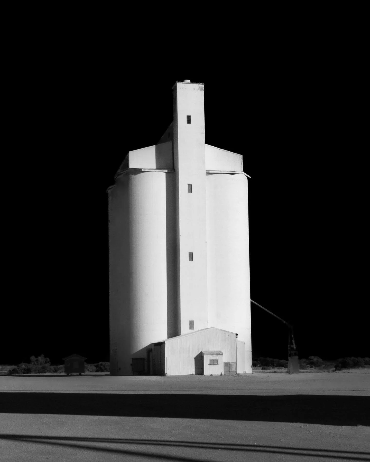 ◼️◽️
.
.
.
.
.
.
.

#minimalexperience #bnw_drama #mindtheminimal  #bnw_experimentalism #bnw_captures #incredible_minimal #bnw_captures #bnwphotography #explore_bnw #bnw_greatshots #bnw_nature #raw_community_member  #bnw_zone #bnw_mood #fineartzone #