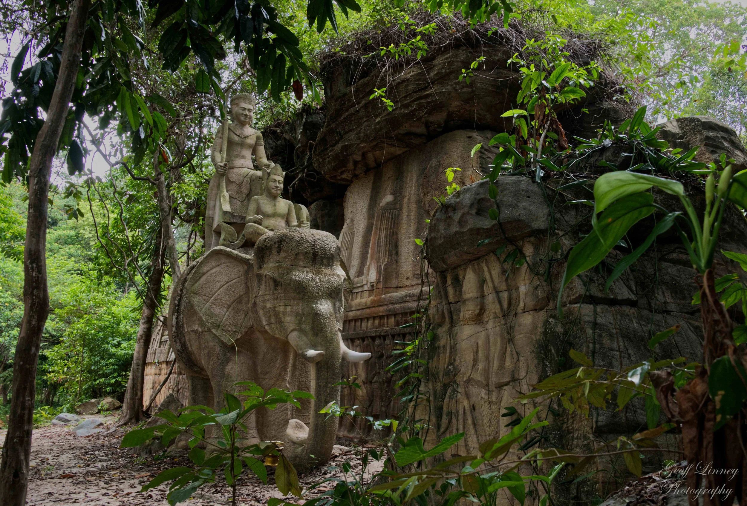 Ta Praisith limestone carving