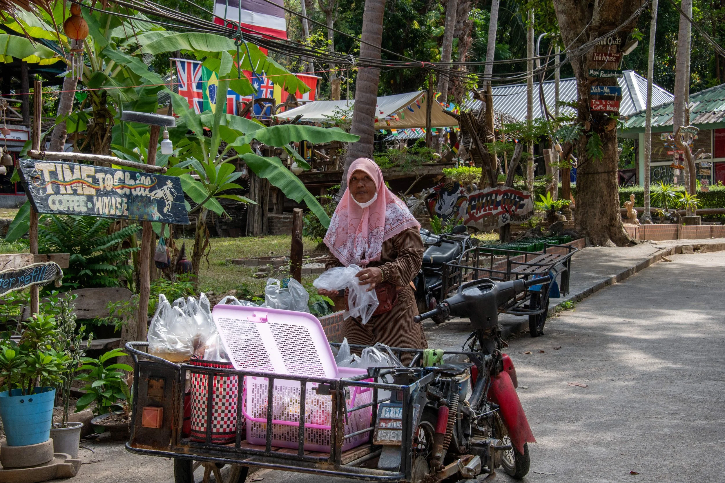 40 Lunch Lady Tonsai village