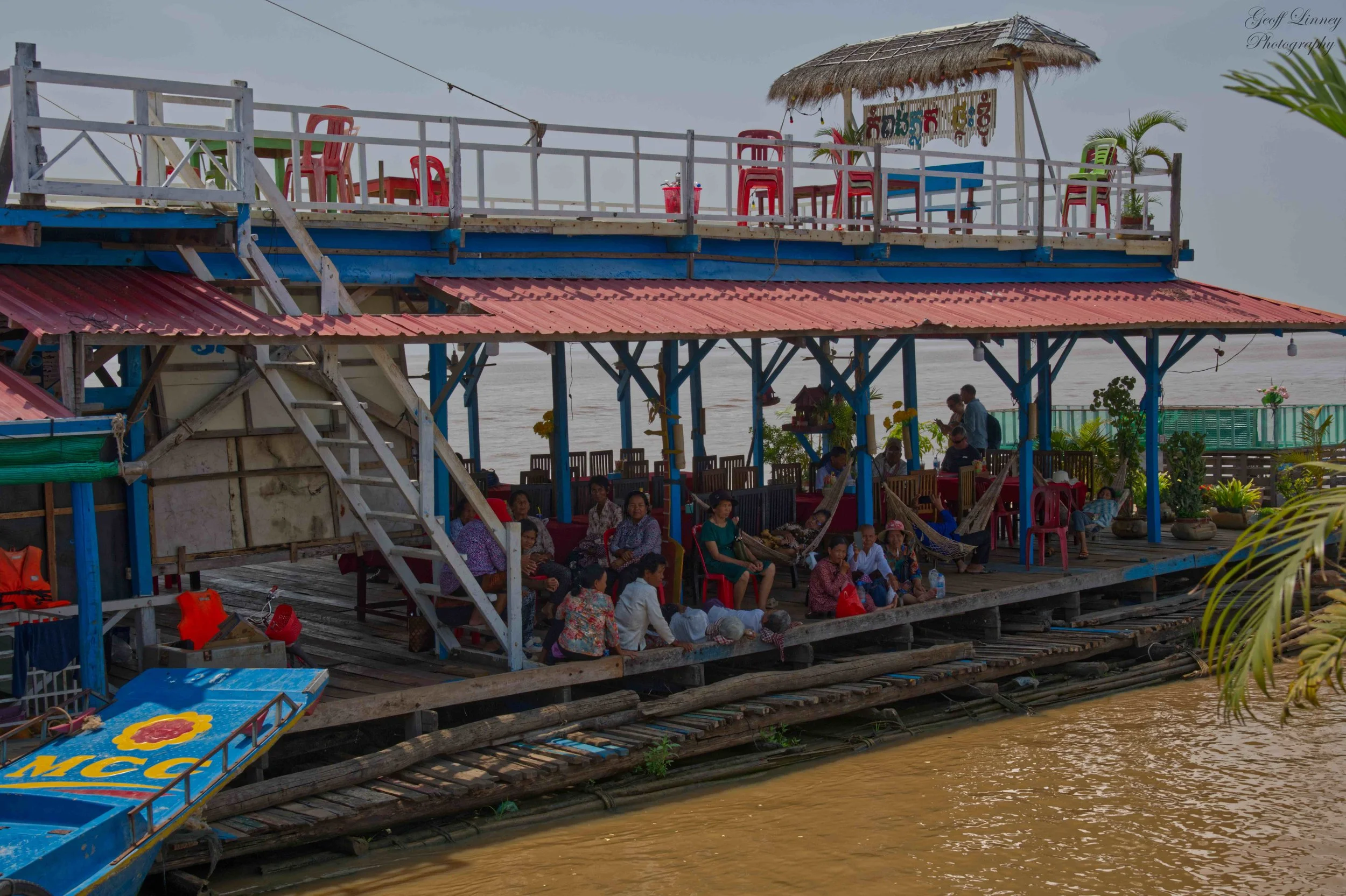 Tonle Sap floating village 