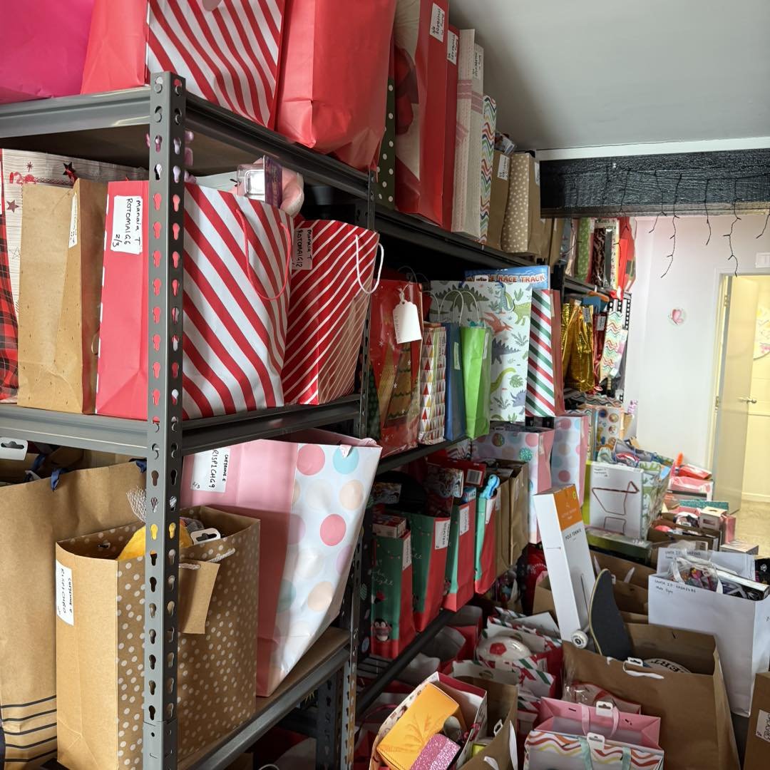 We have so many people, groups, and businesses to thank for making The Santa Club a reality this year, and one of those groups is the Henderson Rotary and Rotalite group.

In November, this incredible team came together to build over 20 shelves, whic