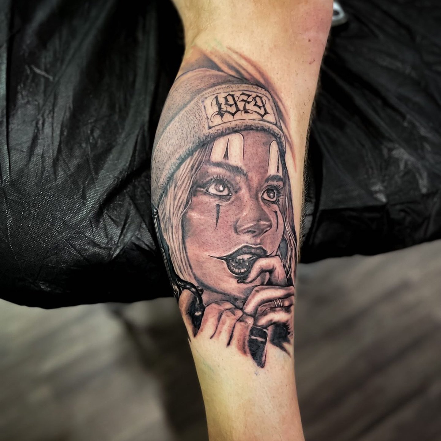 Heath - @hollowaytattoosau, has time before Christmas to do both smaller and larger pieces ✨
Best way to secure appointments is through our DMs or Email or to message @hollowaytattoosau directly 🖤