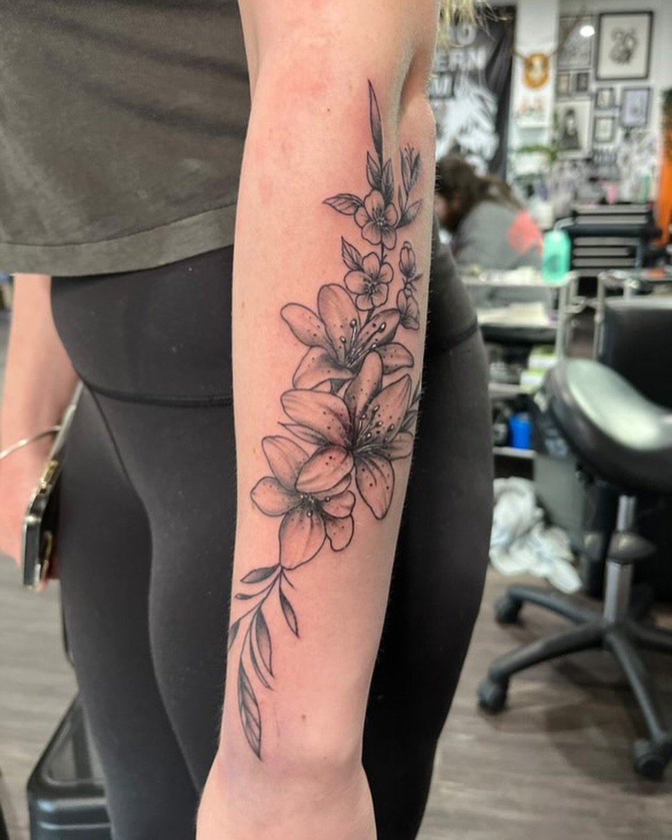 @elbrownotattoo has some slots coming up for new and exisiting clients and pieces. Get in touch before Christmas for new ink and before he heads to Japan for a holiday 🇯🇵