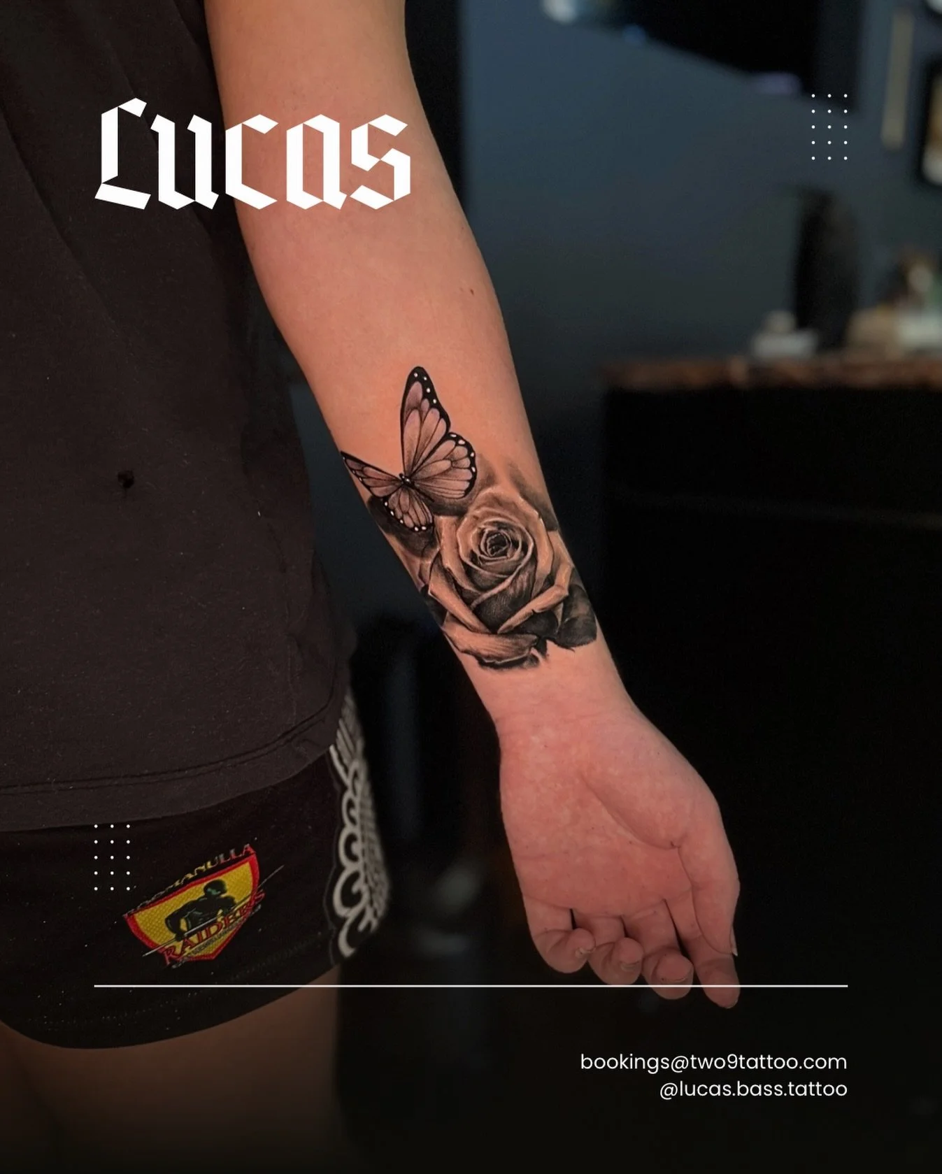 Little butterfly by @lucas.bass.tattoo 🖤