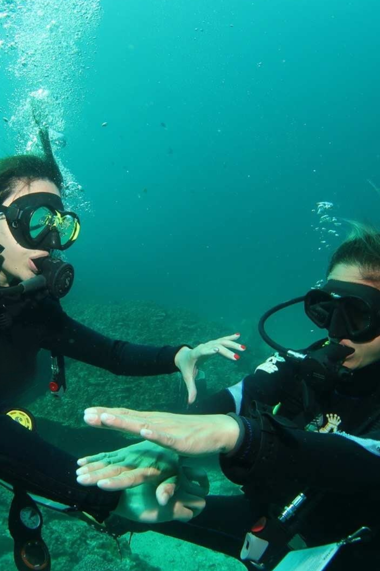 Haiying Xu teaching scuba diving.png