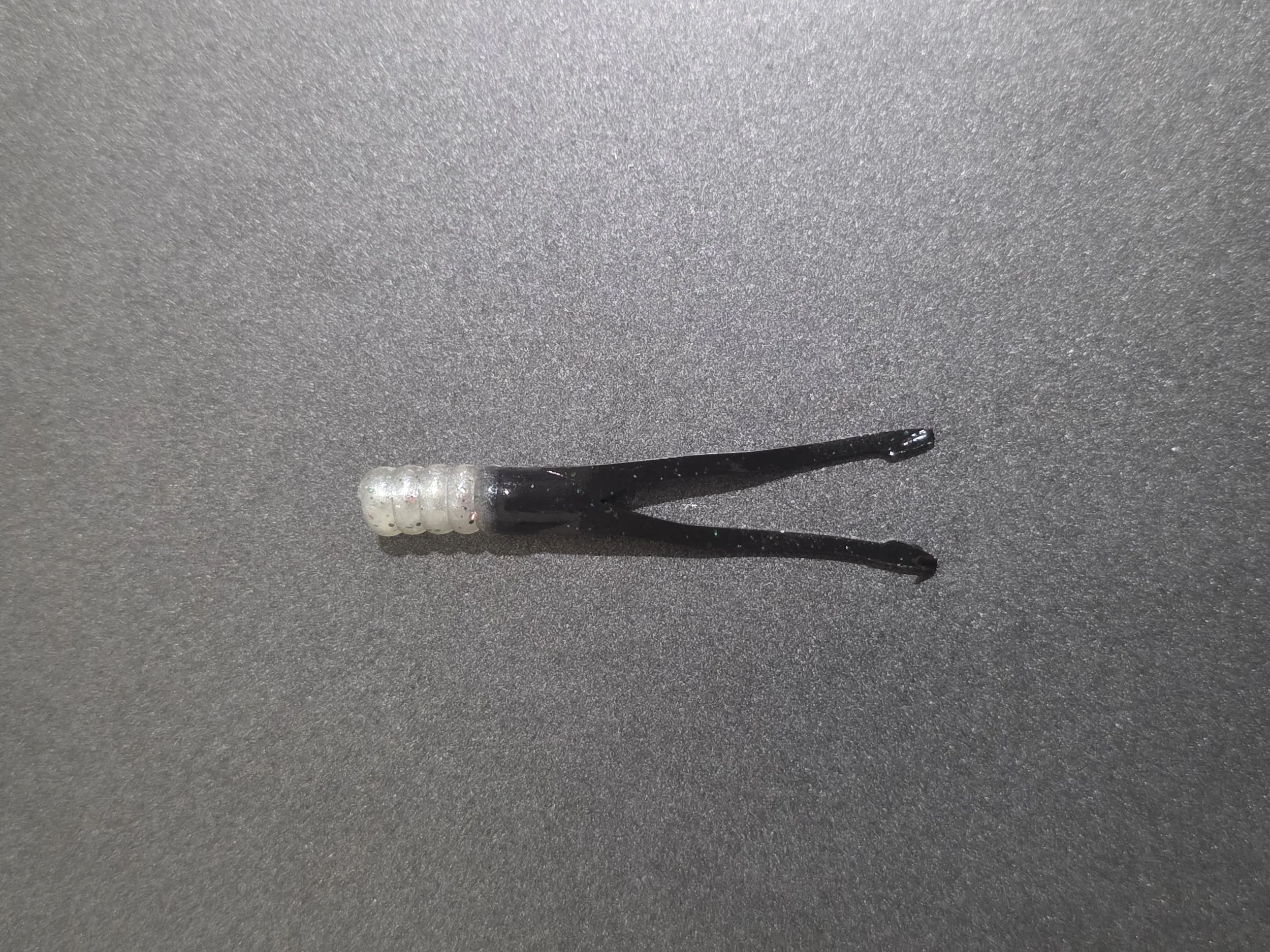 AK-47 & Black - Split Tail