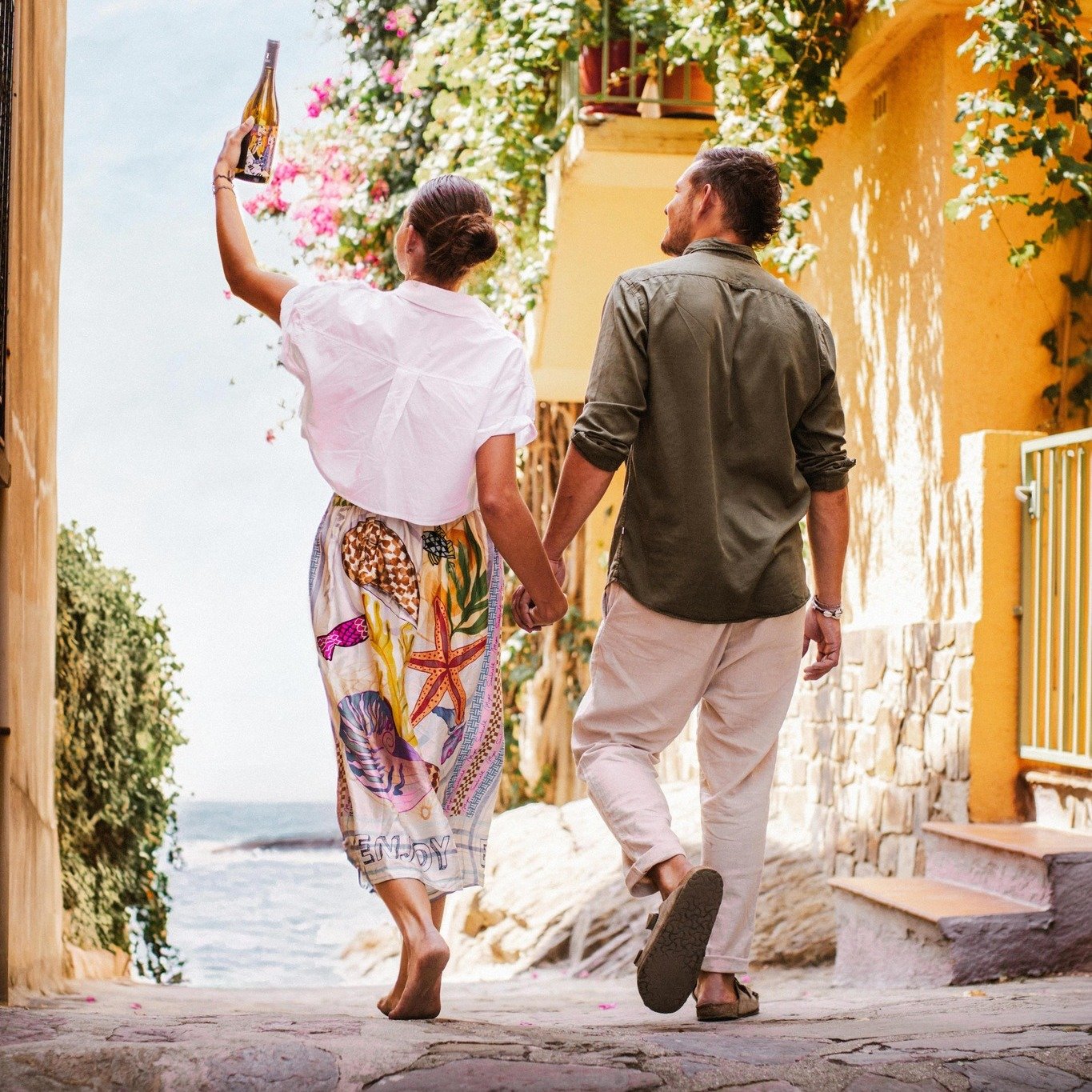 🍇 👨&zwj;👩&zwj;👧&zwj;👦 Chez Ricardelle de Lautrec, la famille est au c&oelig;ur de tout. Jules et Camille, la nouvelle g&eacute;n&eacute;ration, partagent avec nous l&rsquo;amour du vin et des moments de convivialit&eacute;. Un verre de vin, c'es