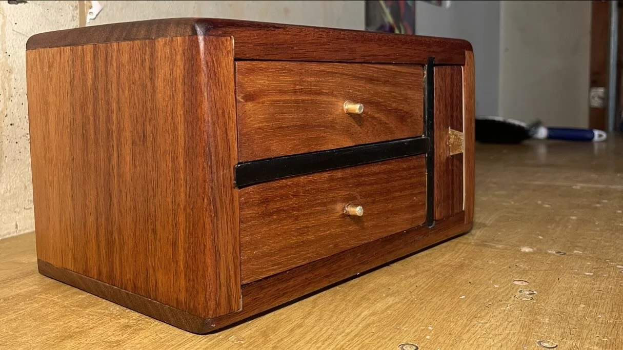 Blackwood Jewelry Box as a gift to my lovely girlfriend. 

Full long form youtube video on its way. 

Blackwood from @rarewoodssa 

#woodenbrainwoodworks
