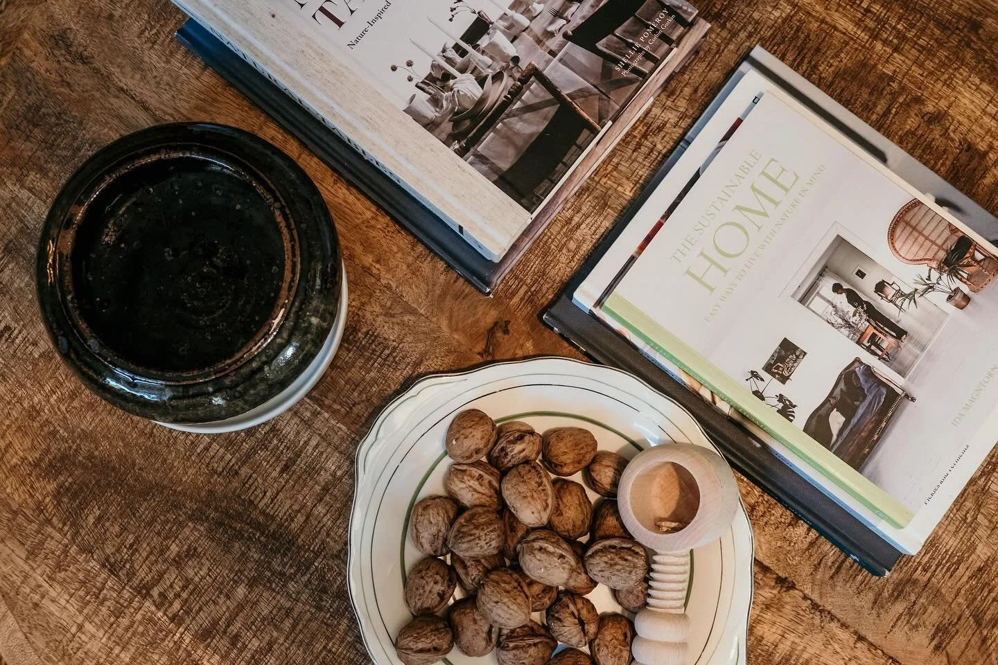 Have you ever sat and slowly cracked open a walnut? Complementary at Oak moss, Lucys Lane. 💚