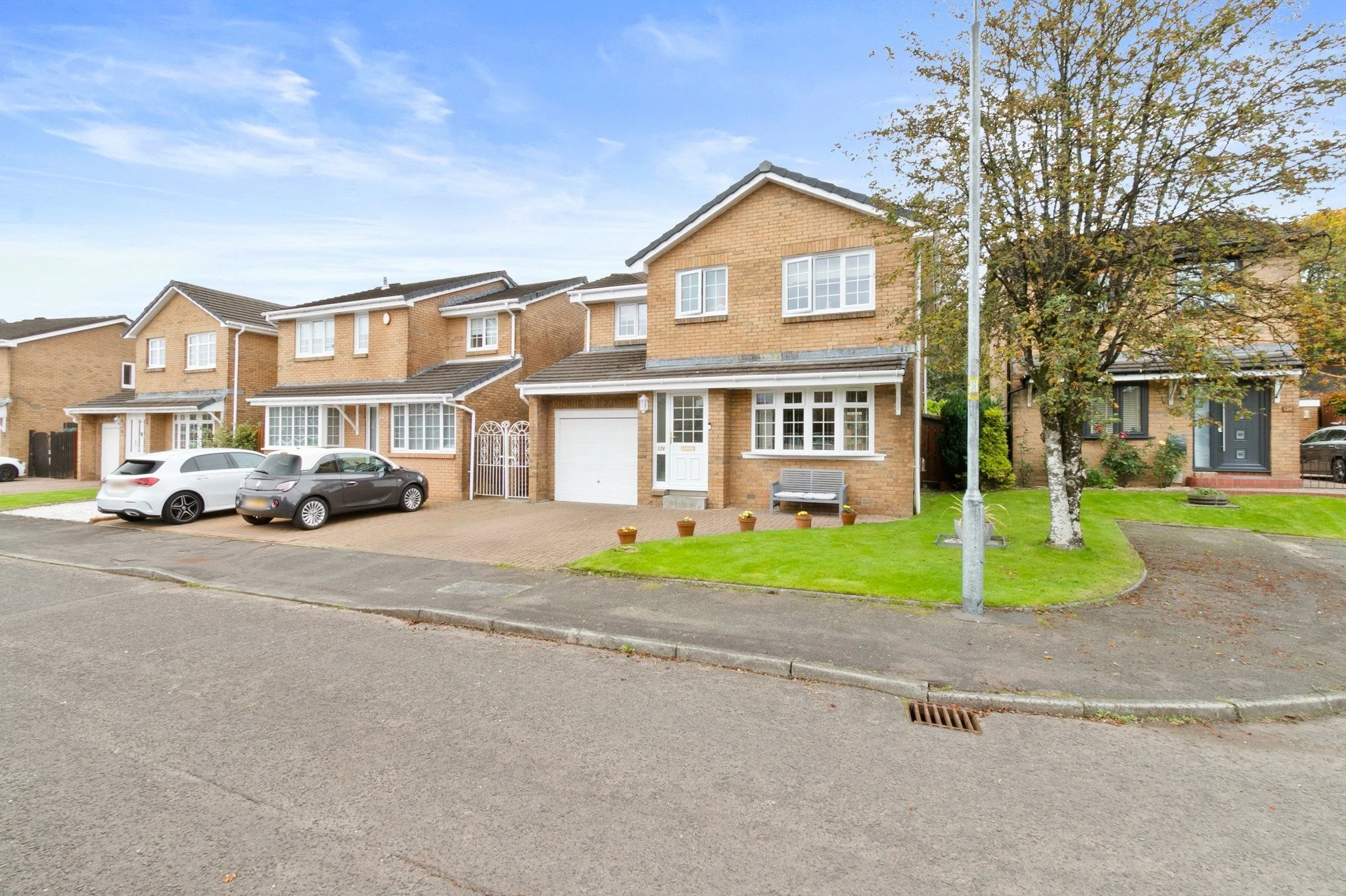 🌟🌟🌟 NEW LISTING🌟🌟🌟
📍Strathleven Drive, Alexandria
💵 Offers Over &pound;249,995
🛏️ 3 Bedrooms
🚽 2 Bathrooms

Stunning three-bedroom detached villa with garage nestled in quiet cul-de-sac within popular residential estate situated between Ale