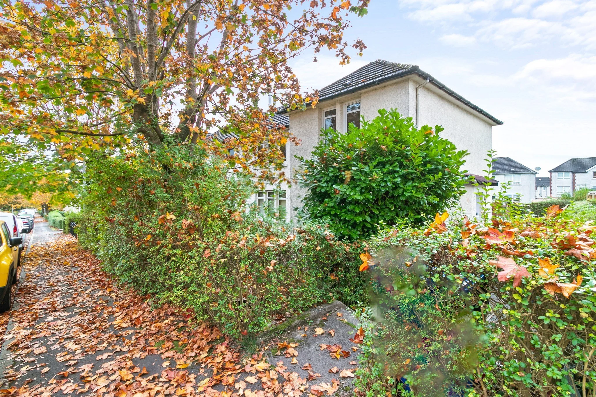 🌟🌟🌟 NEW LISTING🌟🌟🌟
📍Maple Drive, Clydebank
💵 Offers Over &pound;115,000
🛏️ 2 Bedrooms
🚽 1 Bathrooms
This well-presented upper cottage flat is situated in the sought-after location of Maple Drive and has been recently upgraded throughout. Of