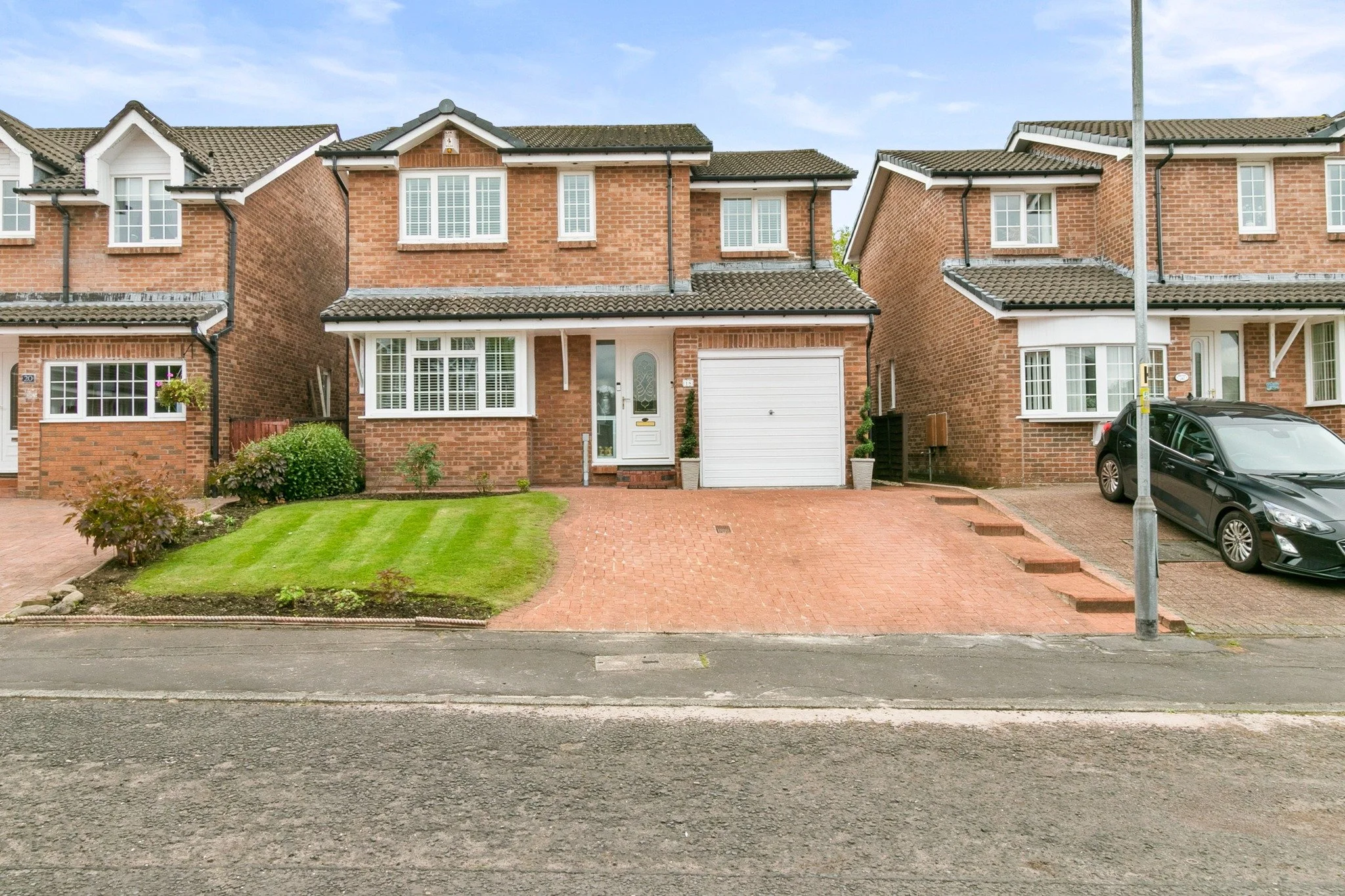 🌟🌟🌟 NEW LISTING🌟🌟🌟
📍Kirstie Place,  Alexandria
💵 Offers Over £285,000
🛏️ 4 Bedrooms
🚽 2 Bathrooms
Stunning four-bedroom detached villa located in the highly sought-after area of Kirstie Place, Alexandria. 
#caledoniabureau #estateag