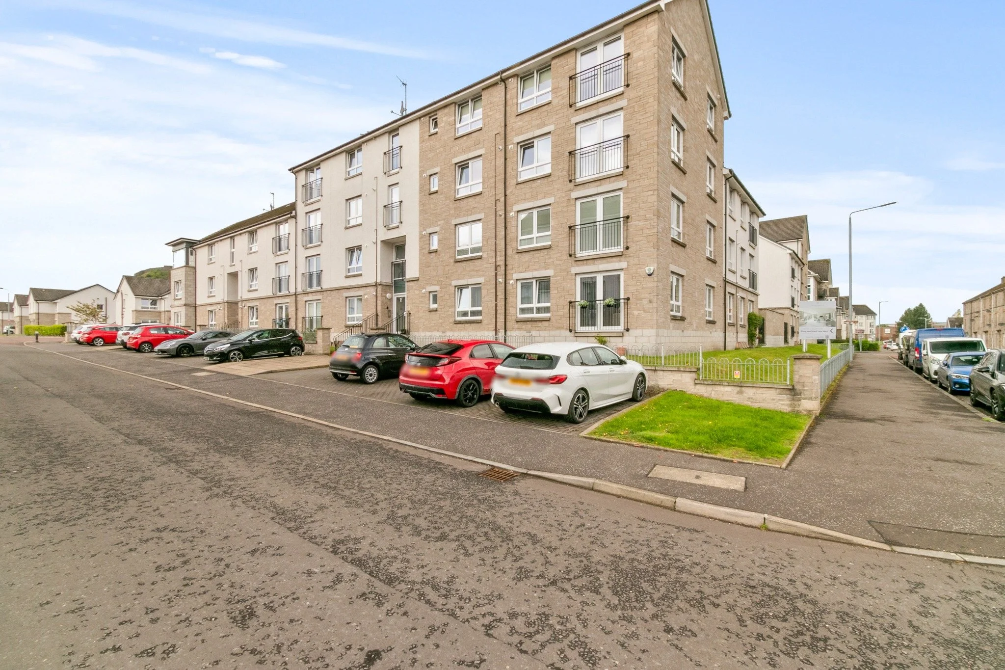 🌟🌟 UNEXPECTEDLY BACK ON THE MARKET 🌟🌟🌟
📍 Castlegate Avenue, Dumbarton 
Fixed Price £189,995
Immaculate Two-bedroom preferred ground floor apartment within desirable Dumbarton east modern development.
#caledoniabureau #estateagent #freem