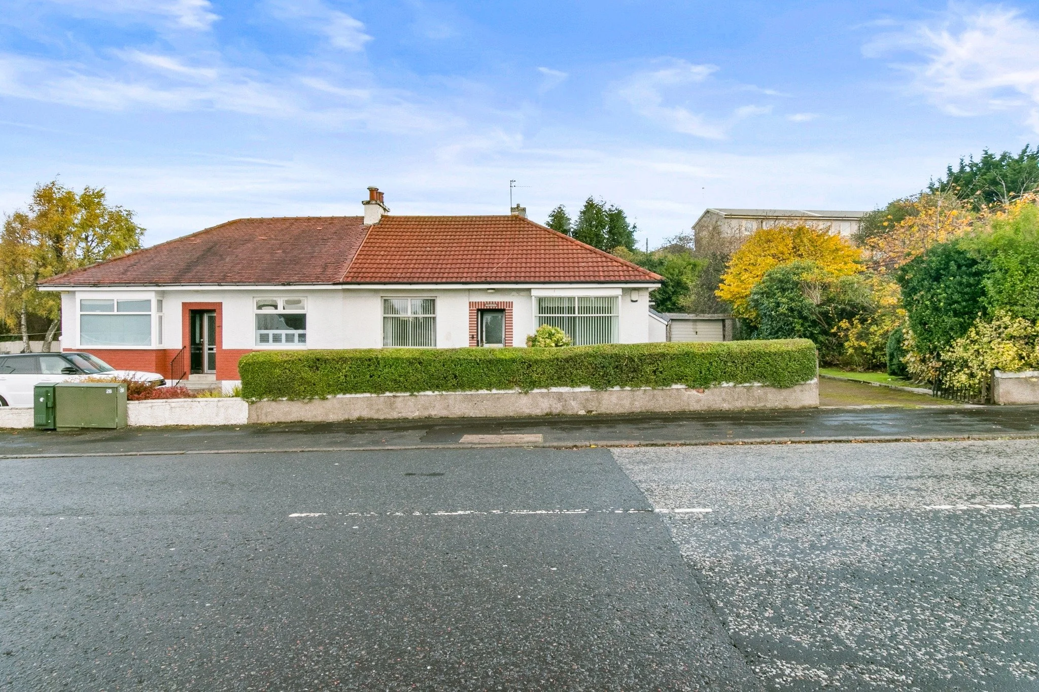 🌟🌟🌟 NEW LISTING🌟🌟🌟
📍Drumry Road, Clydebank
💵 Offers Over &pound;225,000
🛏️ 3 Bedrooms
🚽 2 Bathrooms
Seldom available Three Bedroom Semi Detached Bungalow located within this sought after Clydebank locale.
#caledoniabureau #estateagent #bung
