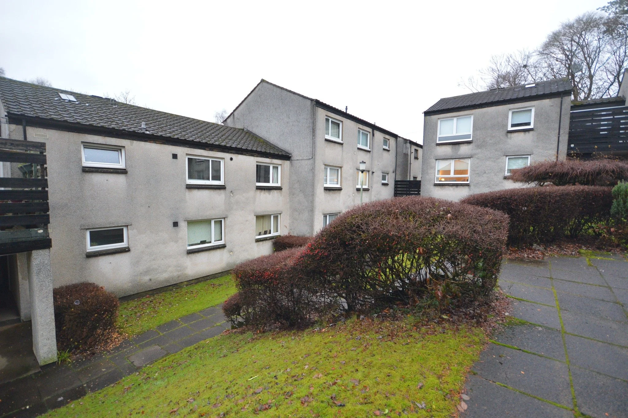 🌟🌟🌟 NEW LISTING🌟🌟🌟
📍The Riggs, Milngavie
💵 Offers Over &pound;85,000
🛏️ 1 Bedrooms
🚽 1 Bathroom
Situated within a small, peaceful, and beautifully landscaped cul-de-sac, The Riggs enjoys an enviable position just off Mugdock Road &mdash; on