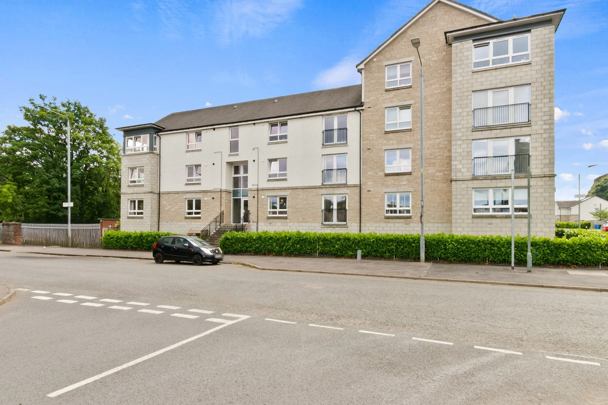 🌟🌟🌟 VIEWINGS AVAILABLE🌟🌟🌟
📍Castlegreen Street, Dumbarton
💵 Offers Over &pound;169,000
🛏️ 2 Bedrooms
🚽 2 Bathrooms
Beautiful two-bedroom top floor flat situated within much admired modern development in Dumbarton.
#caledoniabureau #estateage
