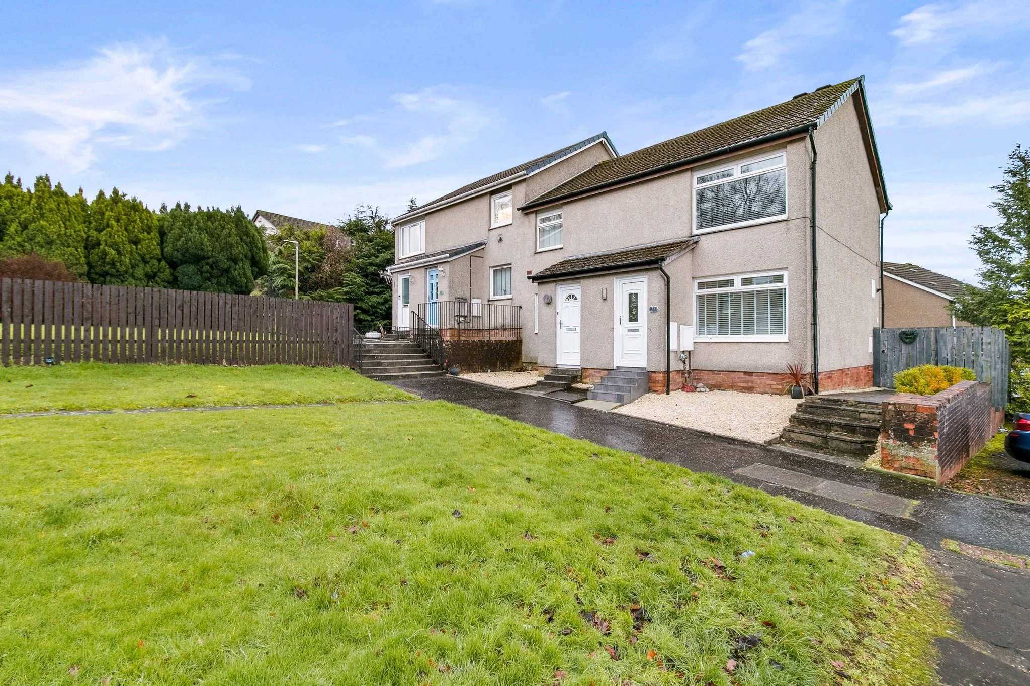 🌟🌟🌟 NEW LISTING🌟🌟🌟
📍Murroch Crescent, Bonhill, Alexandria
💵 Offers Over &pound;89,995
🛏️ 2 Bedrooms
🚽 1 Bathroom

Situated in the desirable area of Murroch Crescent, Alexandria, this beautifully presented two-bedroom upper cottage flat is p