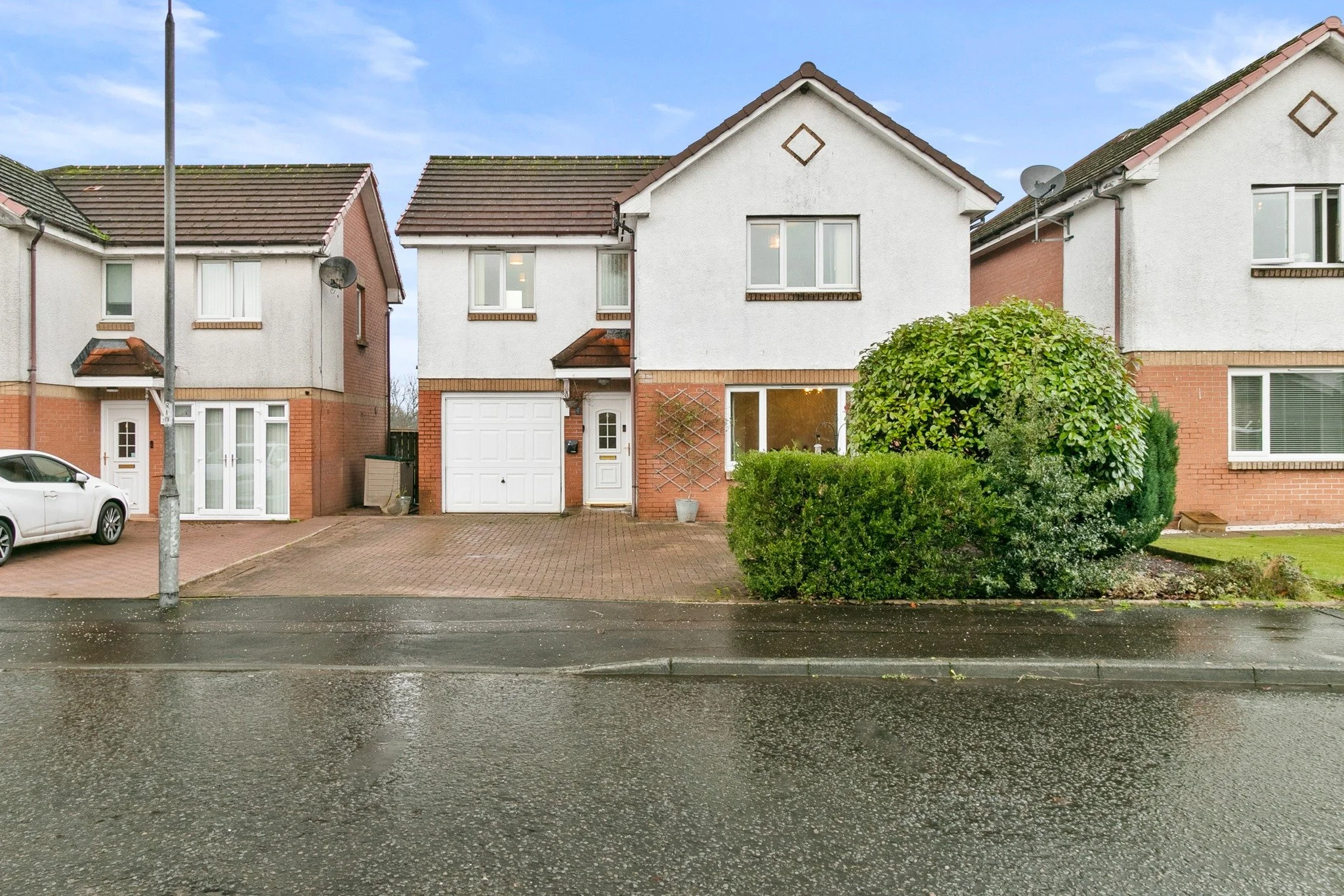 🌟🌟🌟 NEW LISTING🌟🌟🌟
📍Kessog Gardens, Balloch
💵 Offers Over &pound;279,000
🛏️ 4 Bedrooms
🚽 2 Bathrooms

Modern four-bedroom detached villa located in the charming Kessog Gardens, Balloch. Nestled within a small, select development, this prope