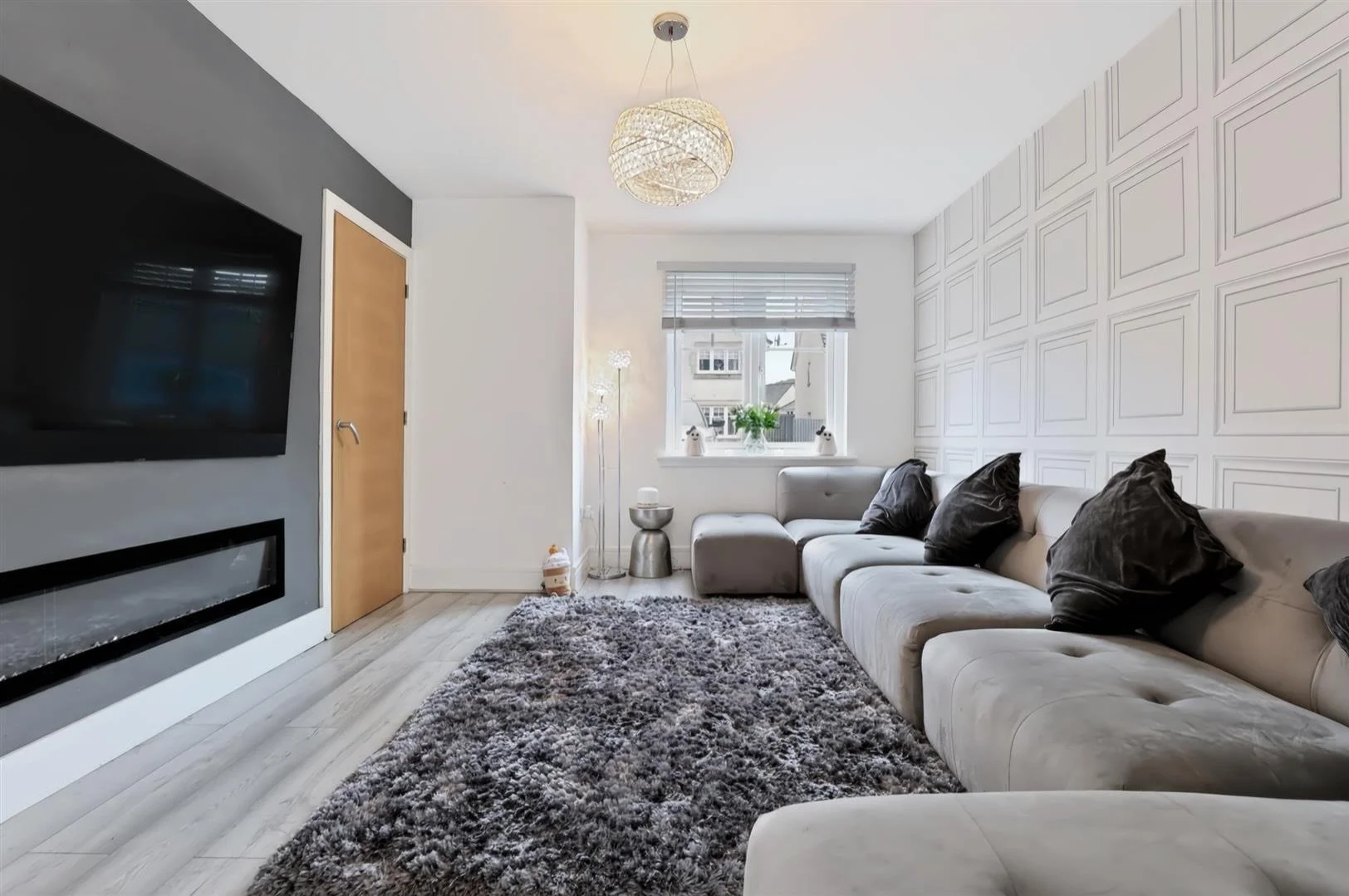 🏡 𝗙𝗥𝗜𝗗𝗔𝗬&rsquo;𝗦 𝗣𝗥𝗢𝗣𝗘𝗥𝗧𝗬 𝗣𝗜𝗖𝗞

📍 Orissa Drive, Dumbarton
💰 Fixed Price: &pound;235,000

🏡Step inside this stunning modern family home!

Your dream home could be closer than you think. 💭

𝗖𝗼𝗻𝘁𝗮𝗰𝘁 𝘂𝘀 𝗻𝗼𝘄:
📞 0333 24