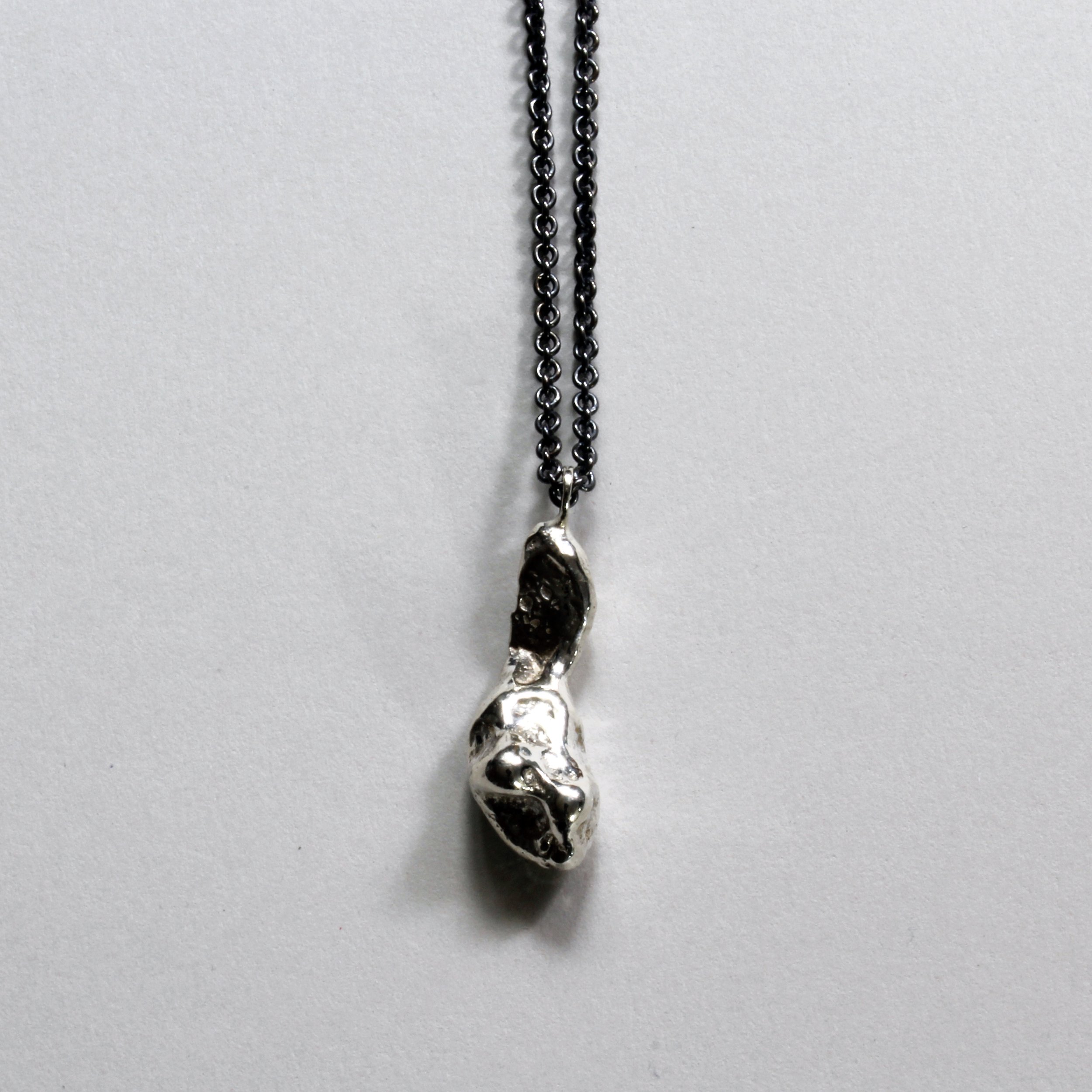 LiquidMetalNecklace_E.jpg