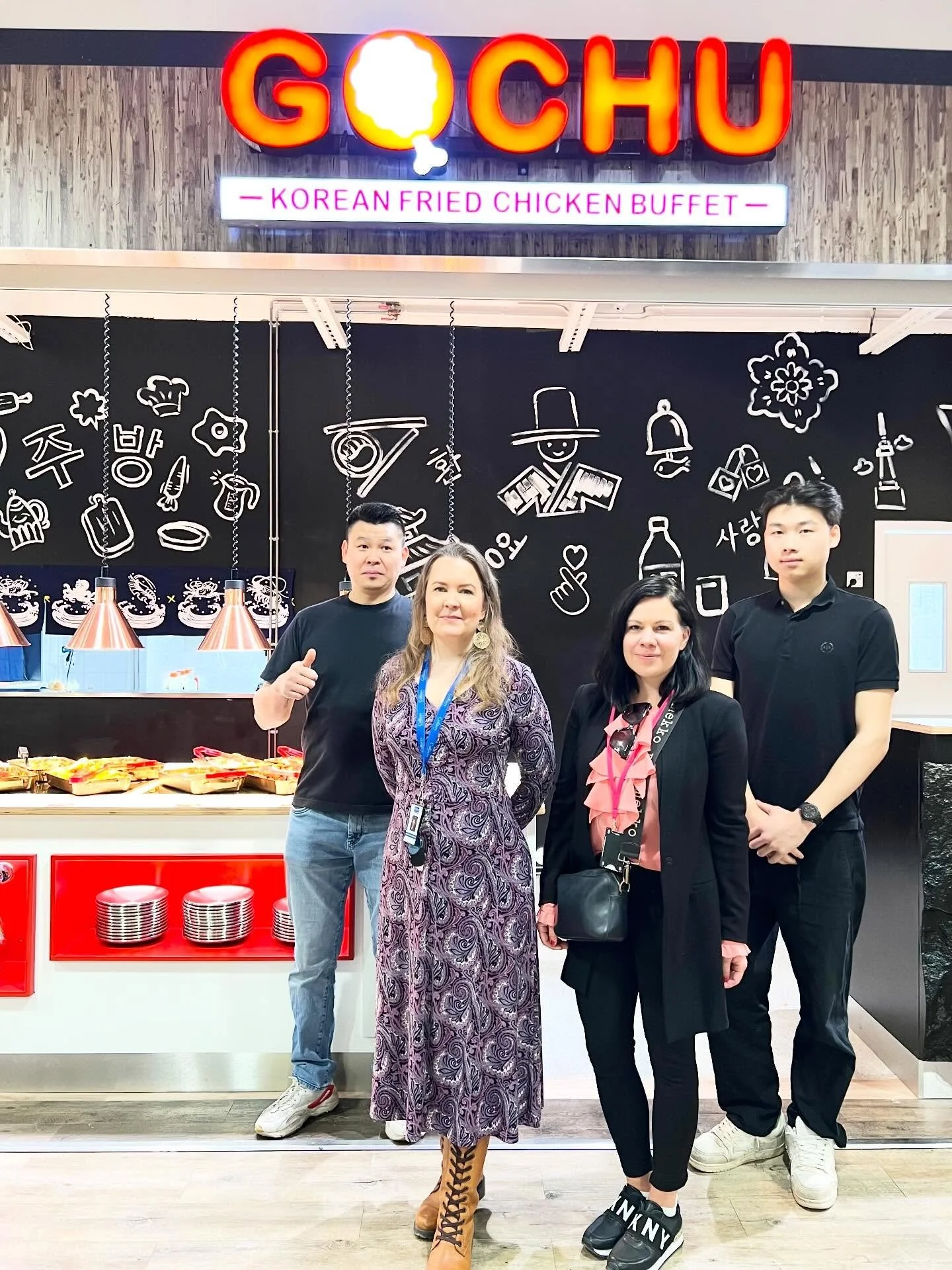 Ristikkoon on saatu upea uutuus! Gochu avasi ovensa maanantaina ja vuokranantajan edustaja Elina sek&auml; kauppakeskusp&auml;&auml;llikk&ouml; Paulariina k&auml;viv&auml;t toivottamassa uudet yritt&auml;j&auml;t tervetulleiksi.

Gochussa on tarjolla