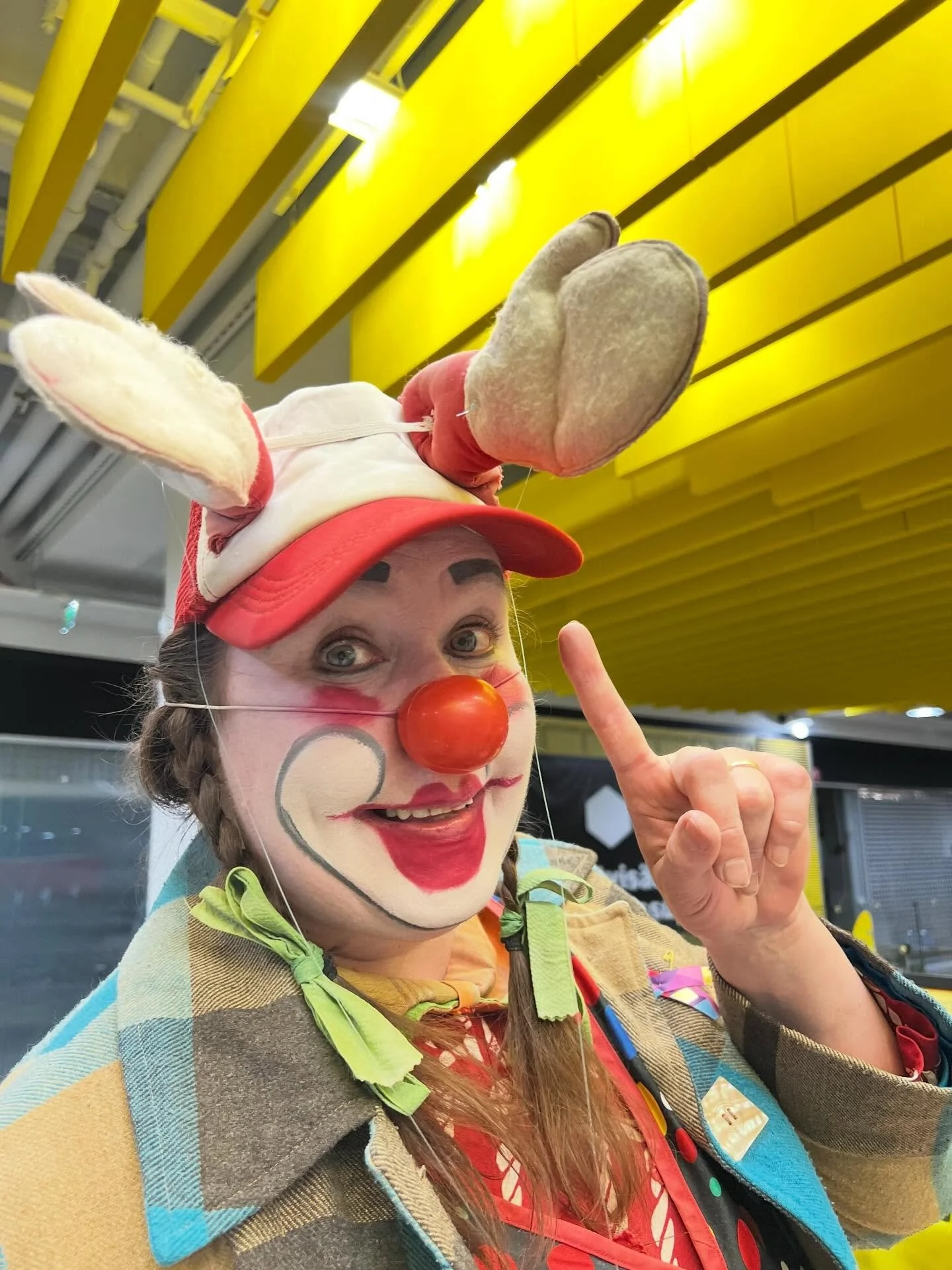 Kev&auml;t on avattu ja varasl&auml;ht&ouml; vappuun otettu! 

Sade ei menoa haitannut. Kauppakeskuksessa riitti iloa, herkkuja ja kev&auml;ist&auml; tunnelmaa! 

Iso kiitos kaikille asiakkaille ja yhteisty&ouml;kumppaneille, n&auml;hd&auml;&auml;n t