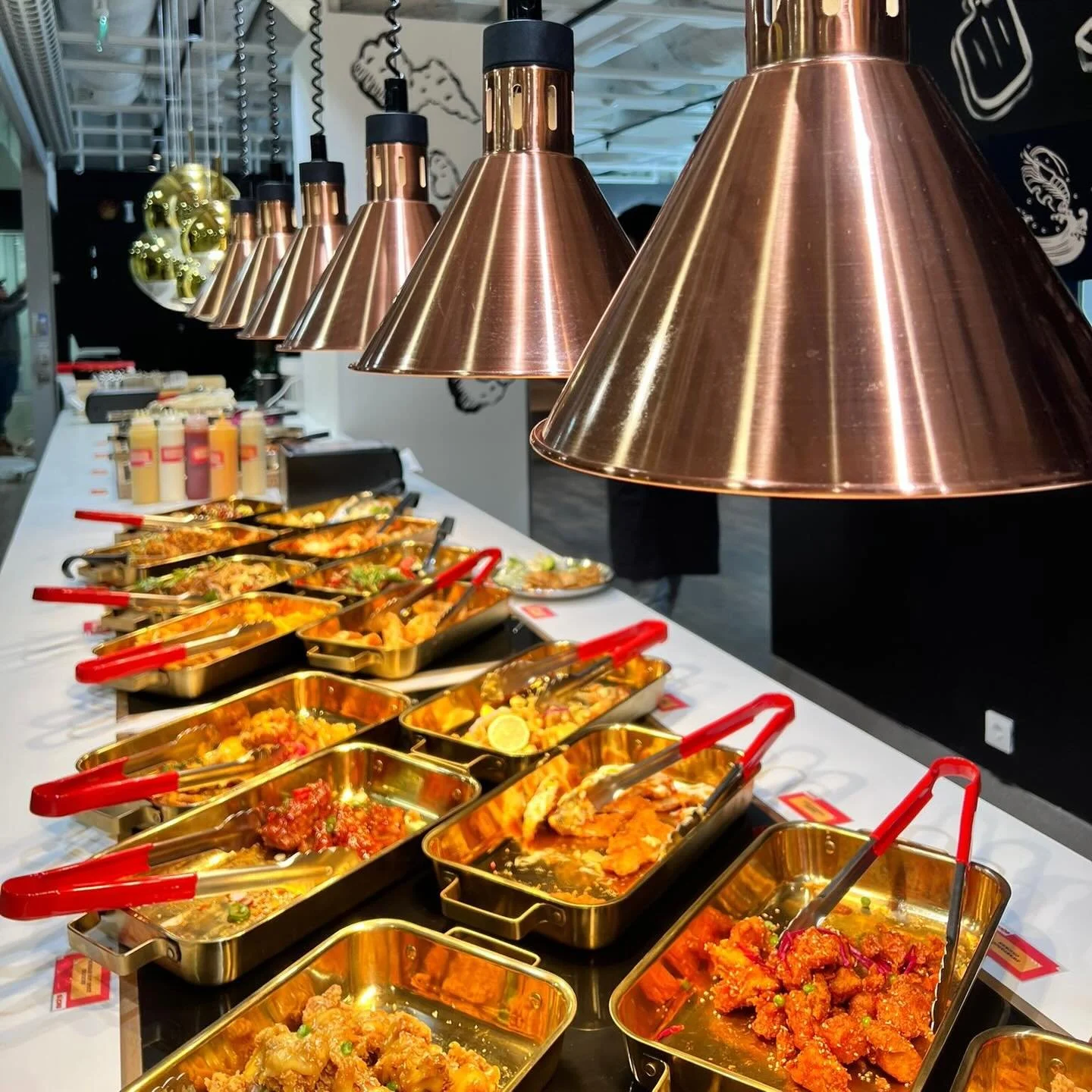 Uutuus Ristikossa + ARVONTA!

Oletko jo huomannut, ett&auml; Kauppakeskus Ristikon 2.kerrokseen on avautunut herkullinen uutuus: Ravintola Gochu! 

Gochu tarjoaa maukkaan fried chicken -buffan, joka kannattaa ehdottomasti k&auml;yd&auml; testaamassa!