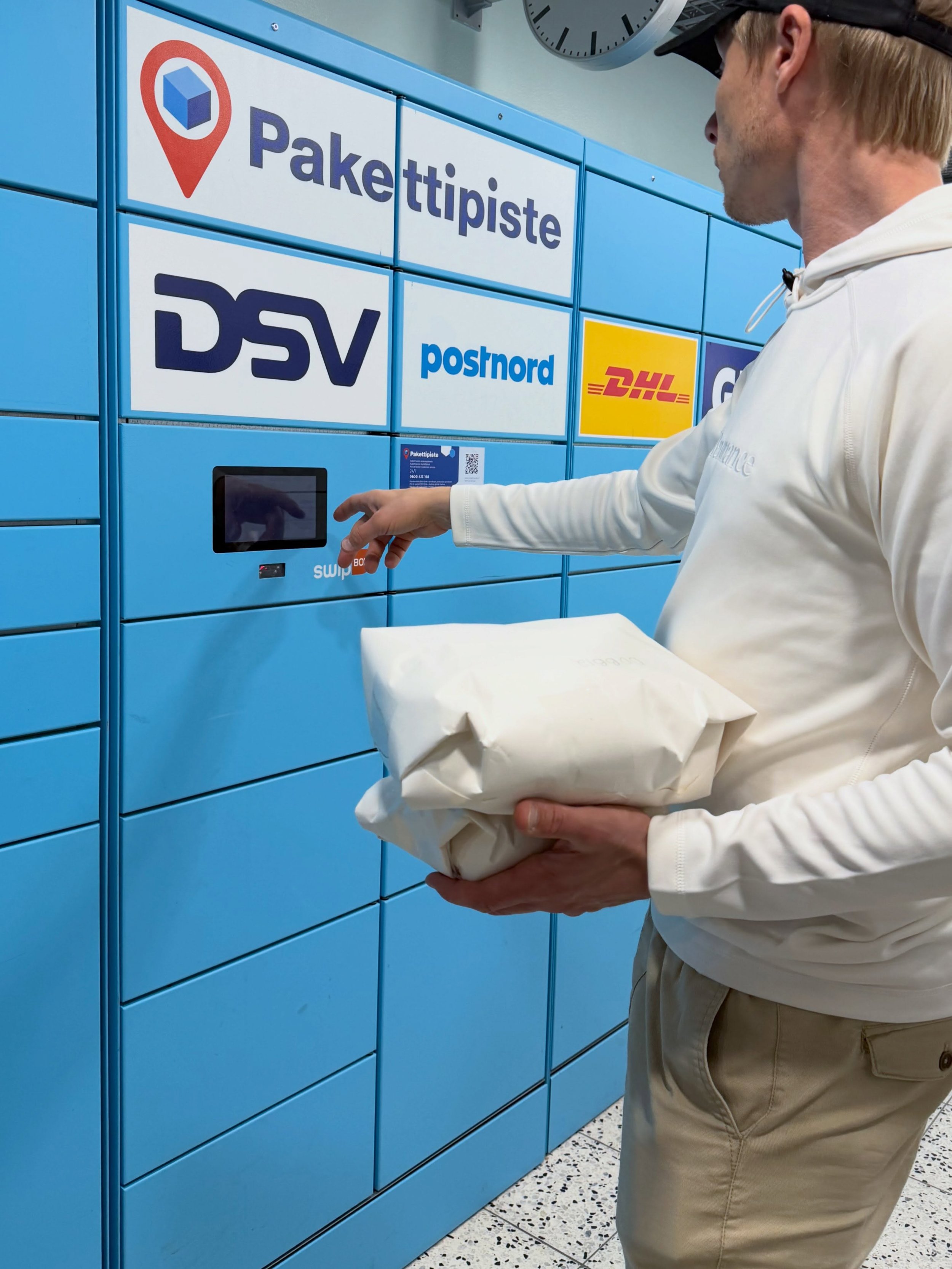 Tiesitk&ouml;, ett&auml; Kauppakeskus Ristikossa pakettien l&auml;hett&auml;minen hoituu k&auml;tev&auml;sti muiden asioiden lomassa?

Ristikosta l&ouml;yd&auml;t:
✨Postin palvelupisteen
✨Postin automaatin
✨Matkahuollon pakettiautomaatin
✨Pakettipist