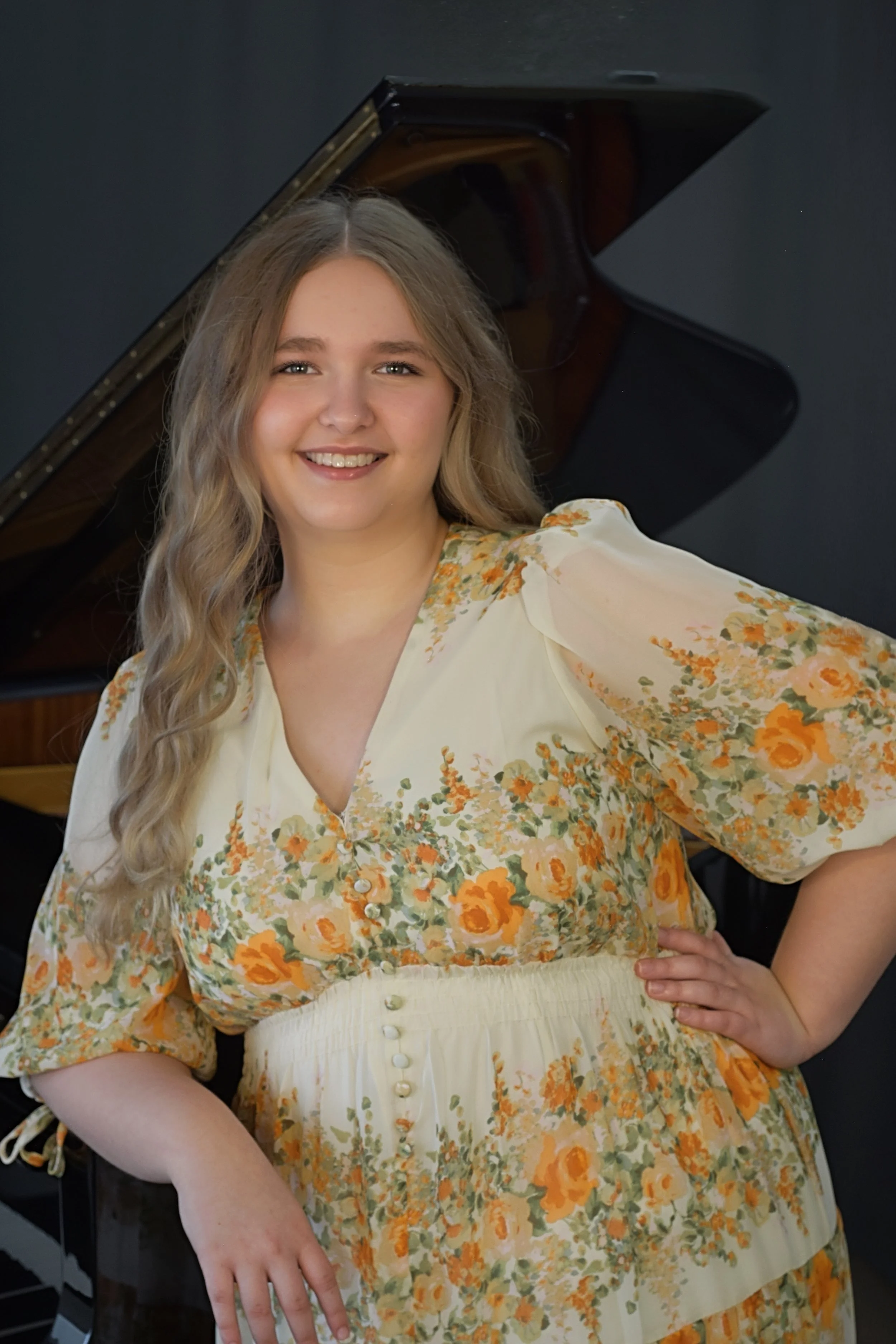 An abstract outline icon with a starburst contained within a circle shape.