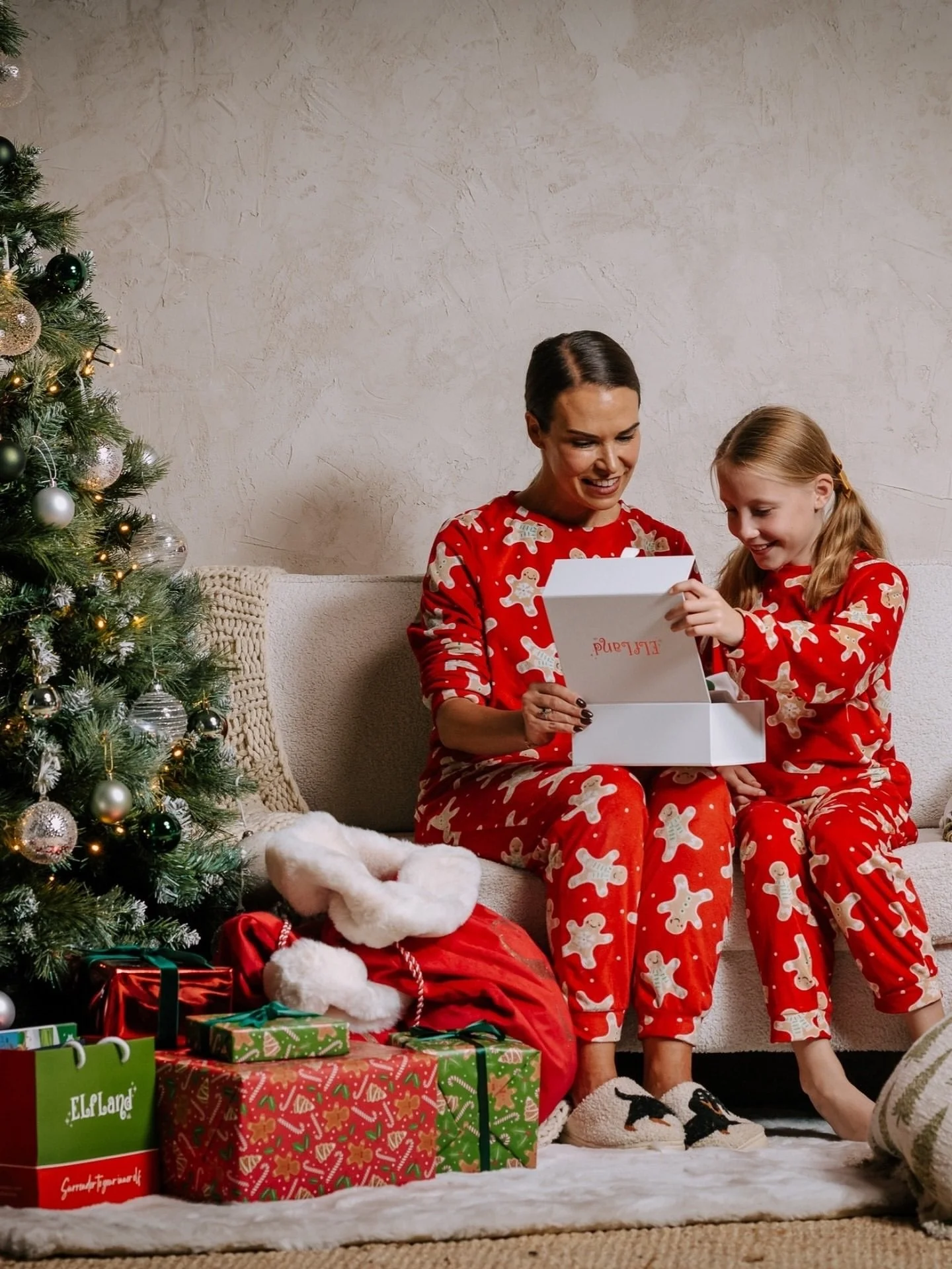 A little Christmas magic for @sharedbeautysecrets I recently had the joy of working with Shared Beauty Secrets on their beautiful @elflanduk range, leading creative direction for a social-first strategy.

From shaping the visual aesthetic and develop